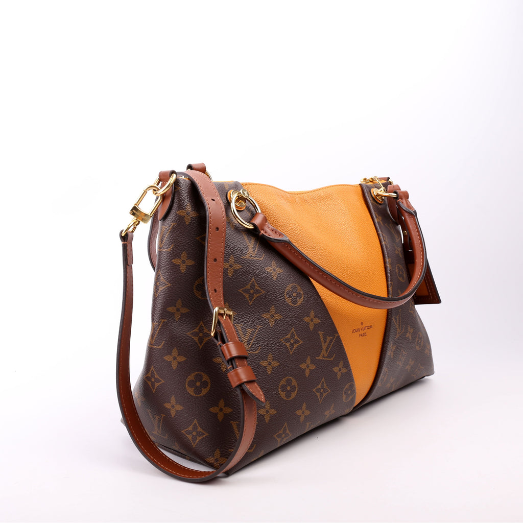 V Tote MM Monogram Yellow