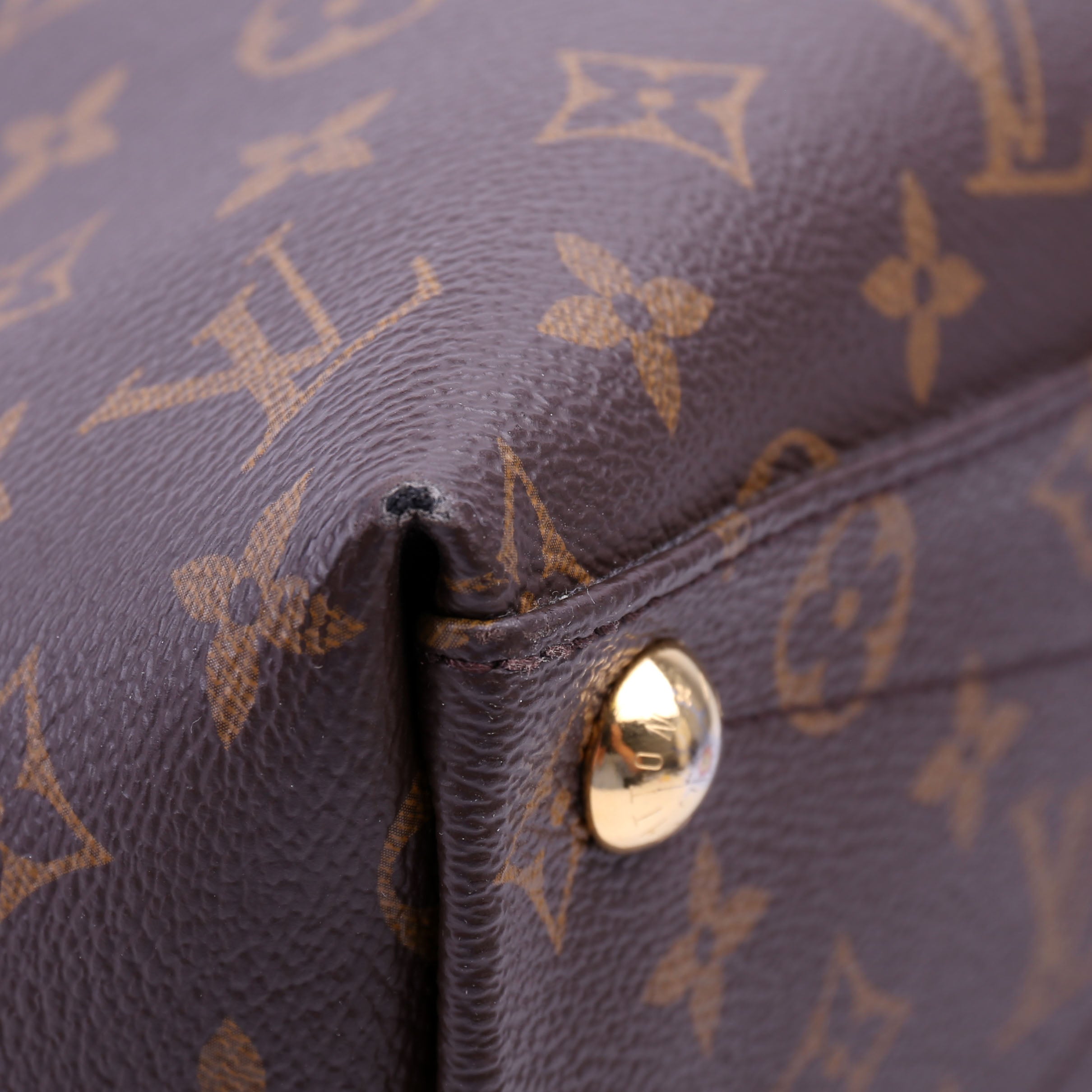V Tote MM Monogram Yellow