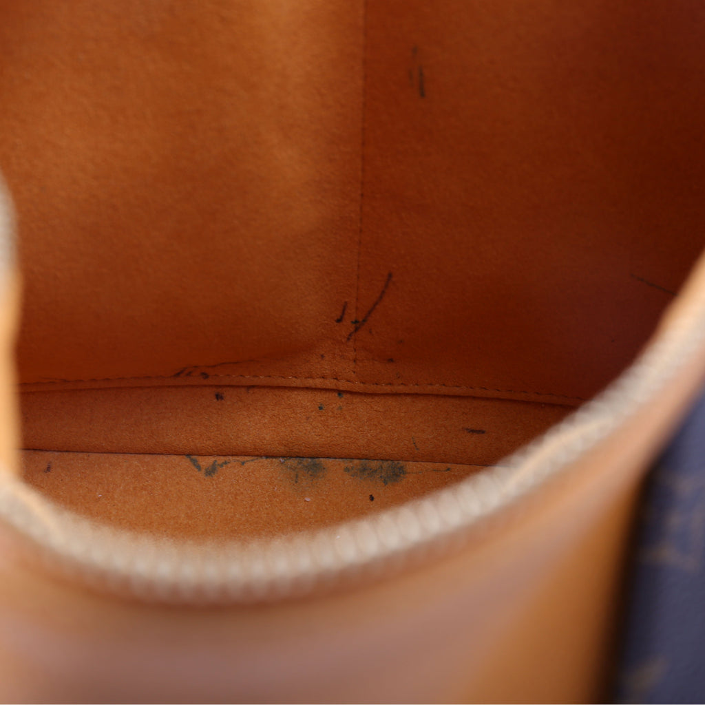 V Tote MM Monogram Yellow