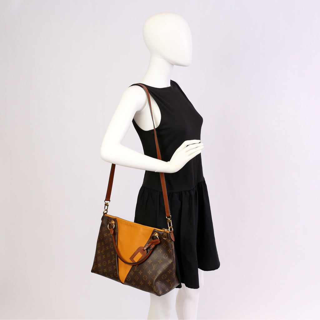 V Tote MM Monogram Yellow