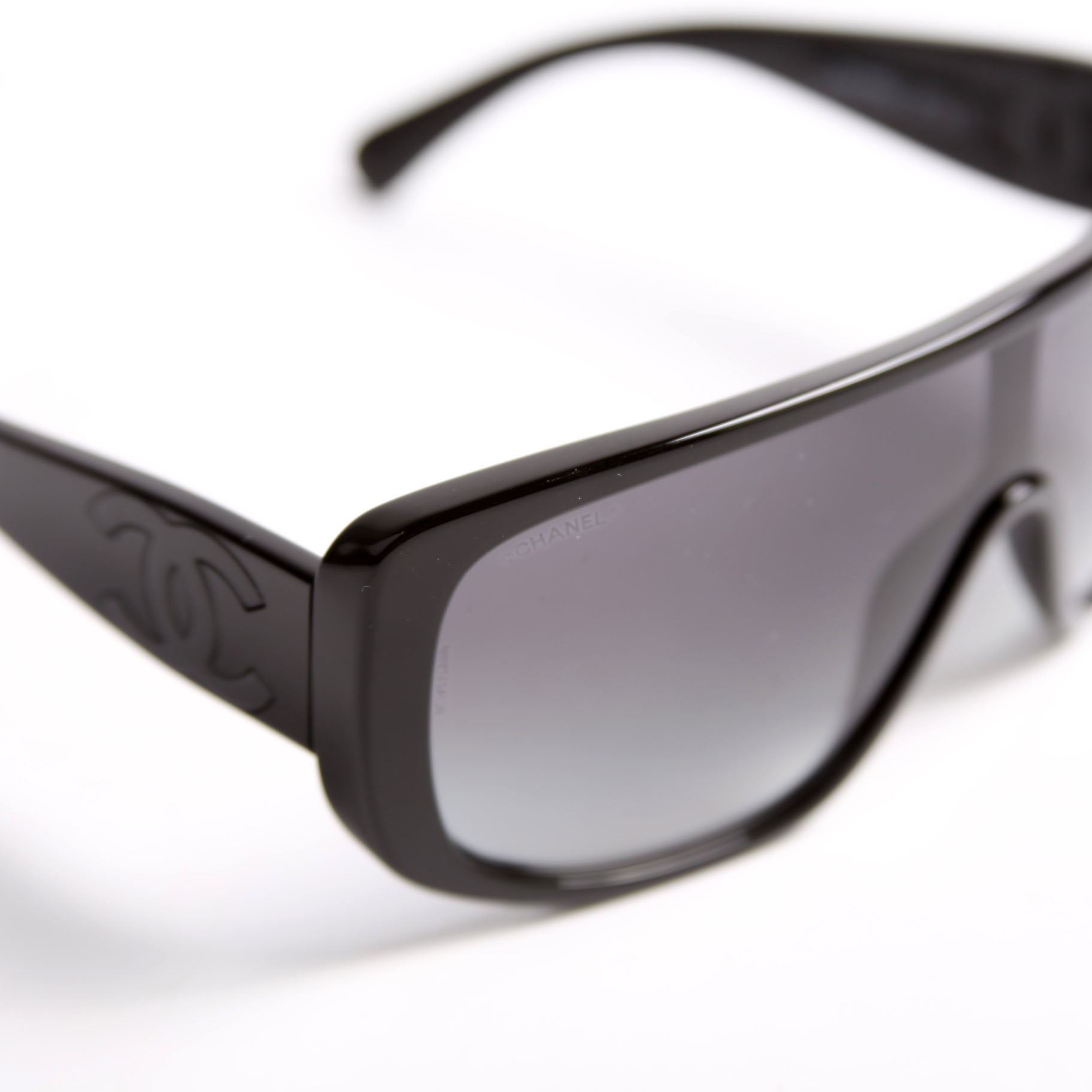 5495 Shield Acetate Black