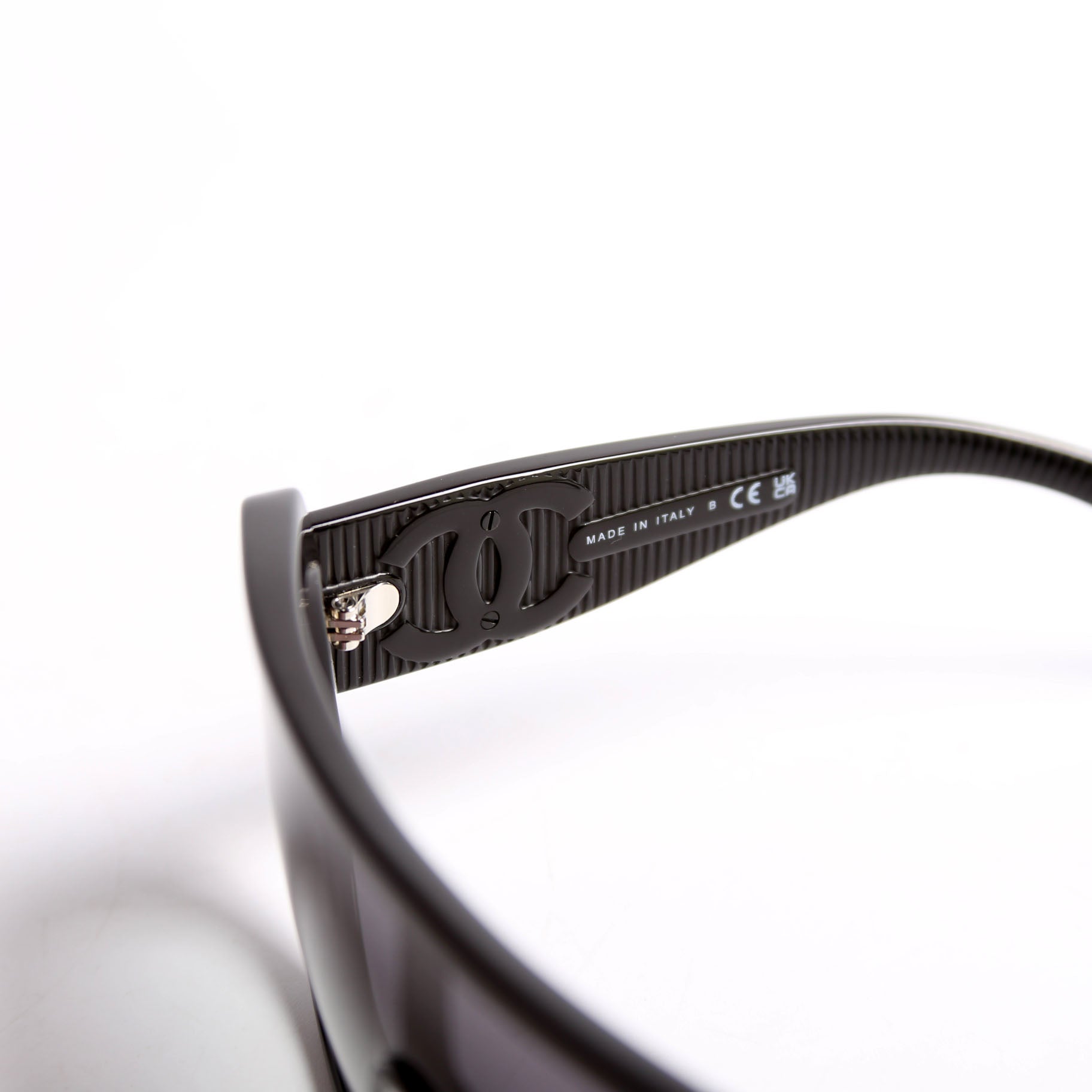 5495 Shield Acetate Black