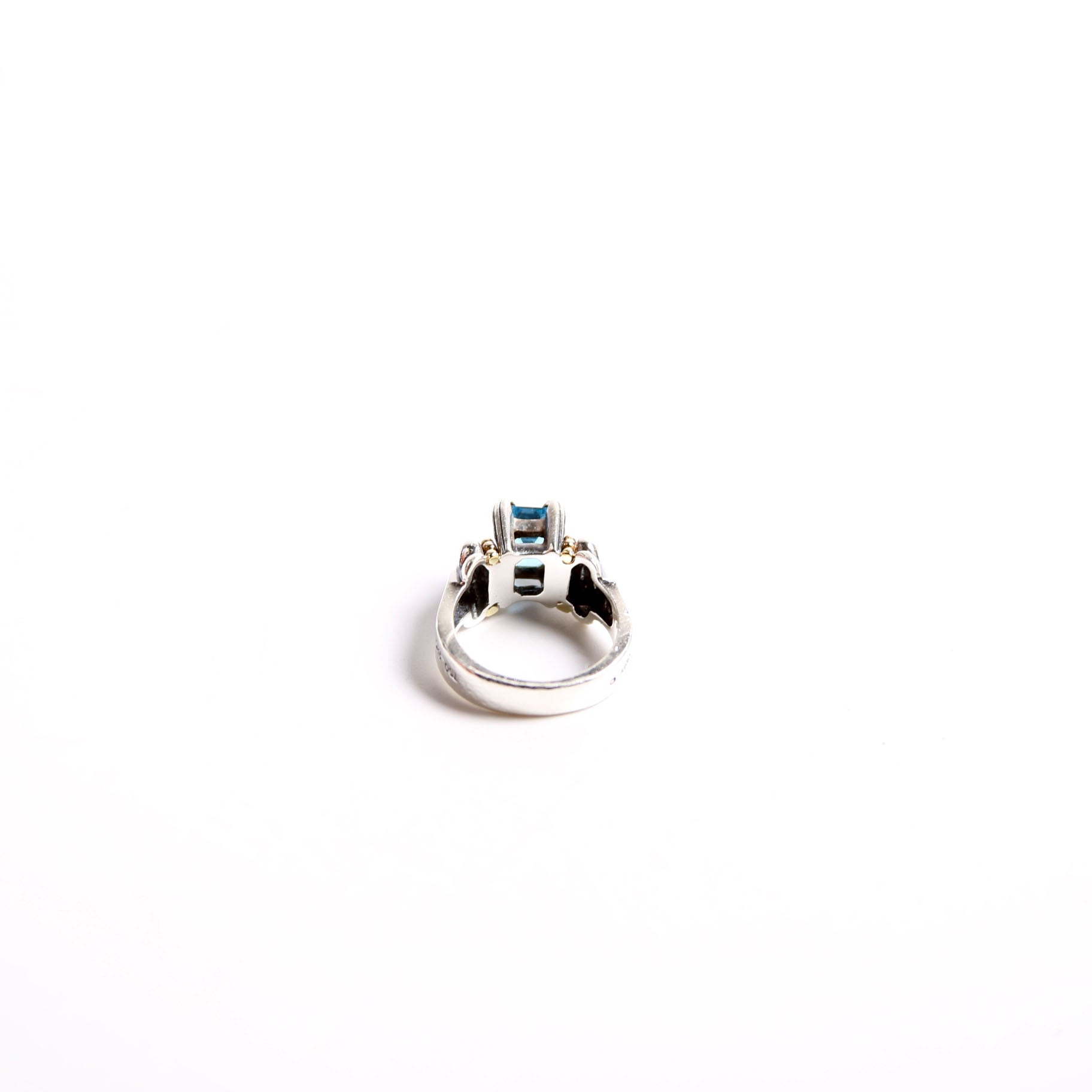 Blue Topaz Glacier Caviar 925/750 Size 7