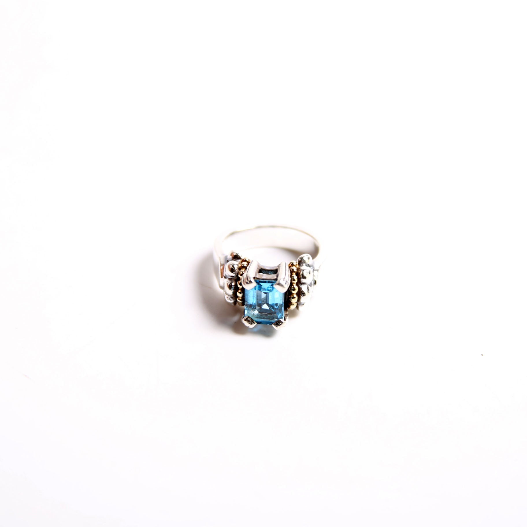 Blue Topaz Glacier Caviar 925/750 Size 7
