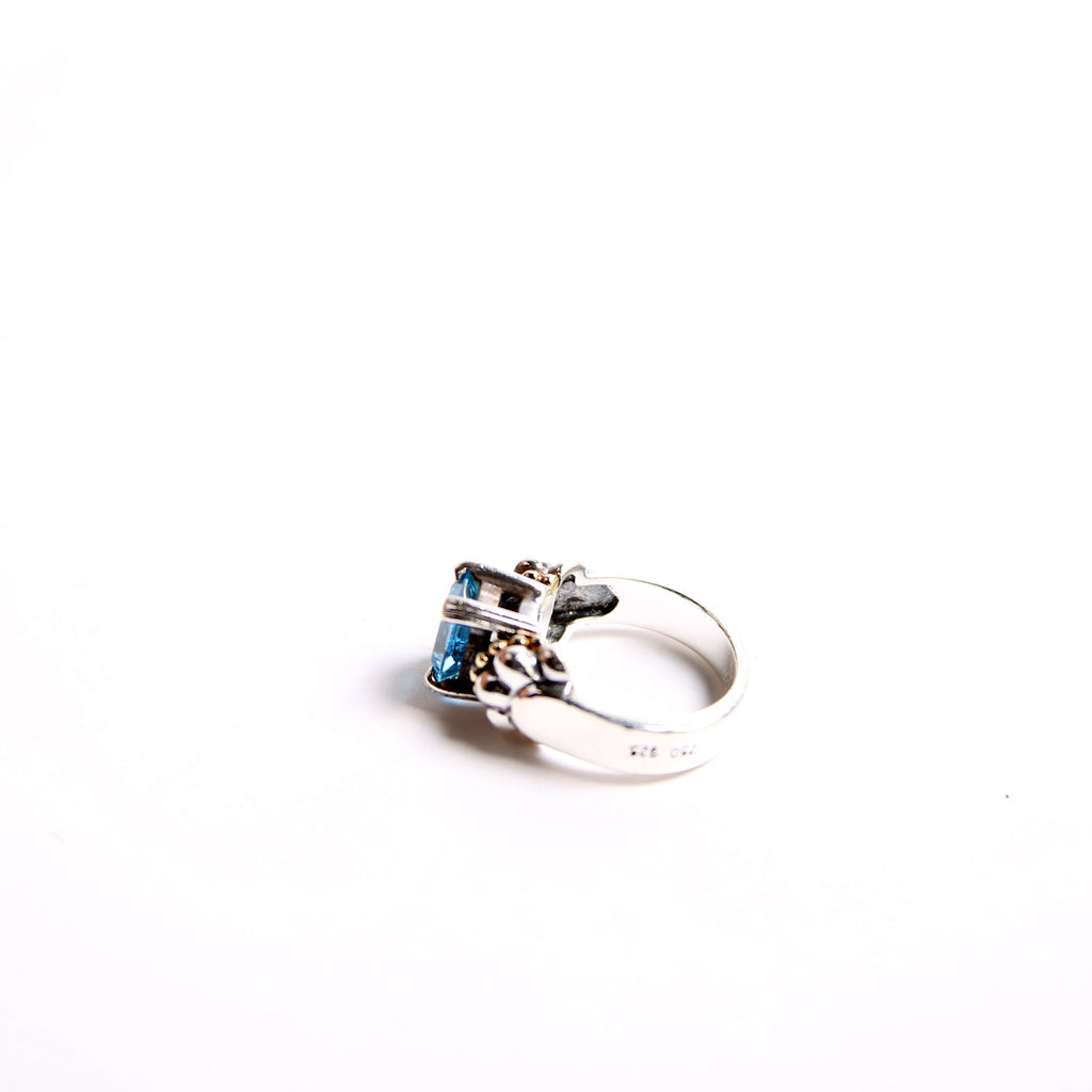 Blue Topaz Glacier Caviar 925/750 Size 7