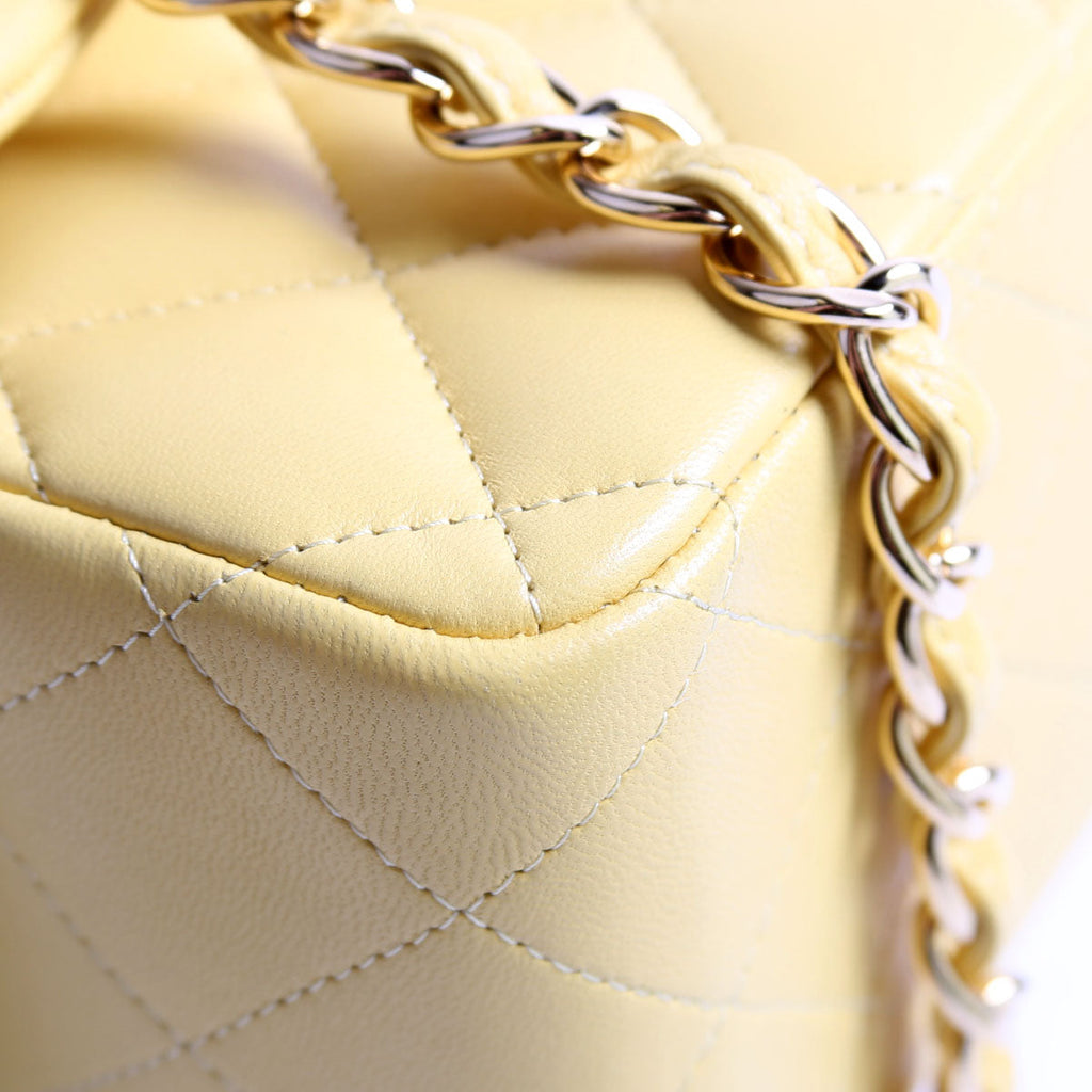 Classic Flap Jumbo Lambskin 21-24M Yellow