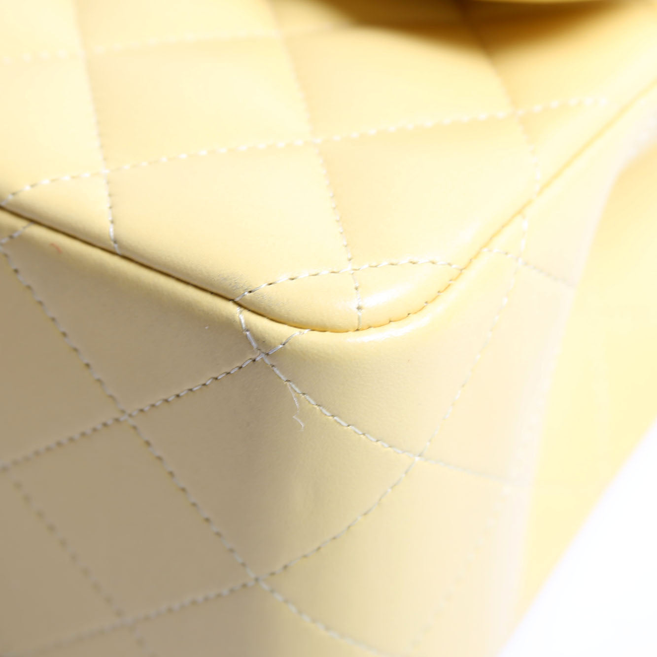 Classic Flap Jumbo Lambskin 21-24M Yellow