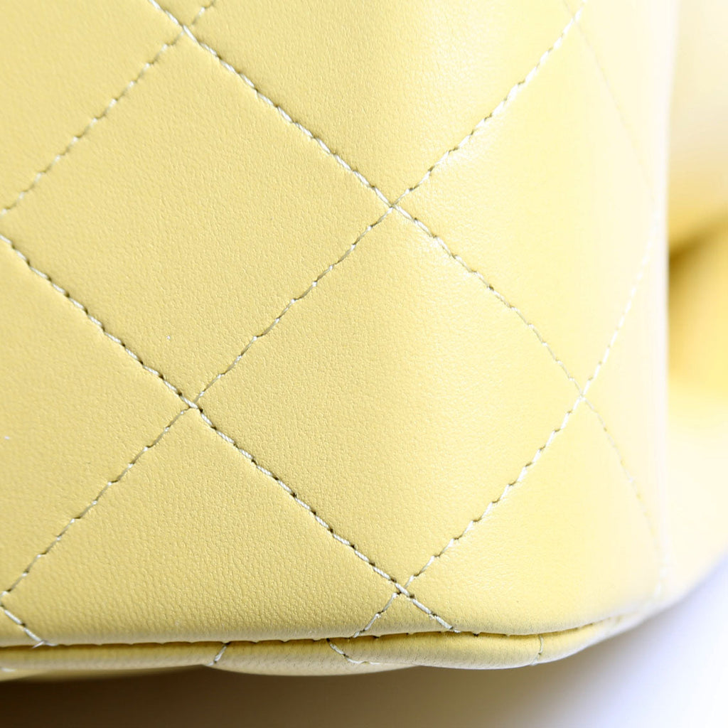 Classic Flap Jumbo Lambskin 21-24M Yellow