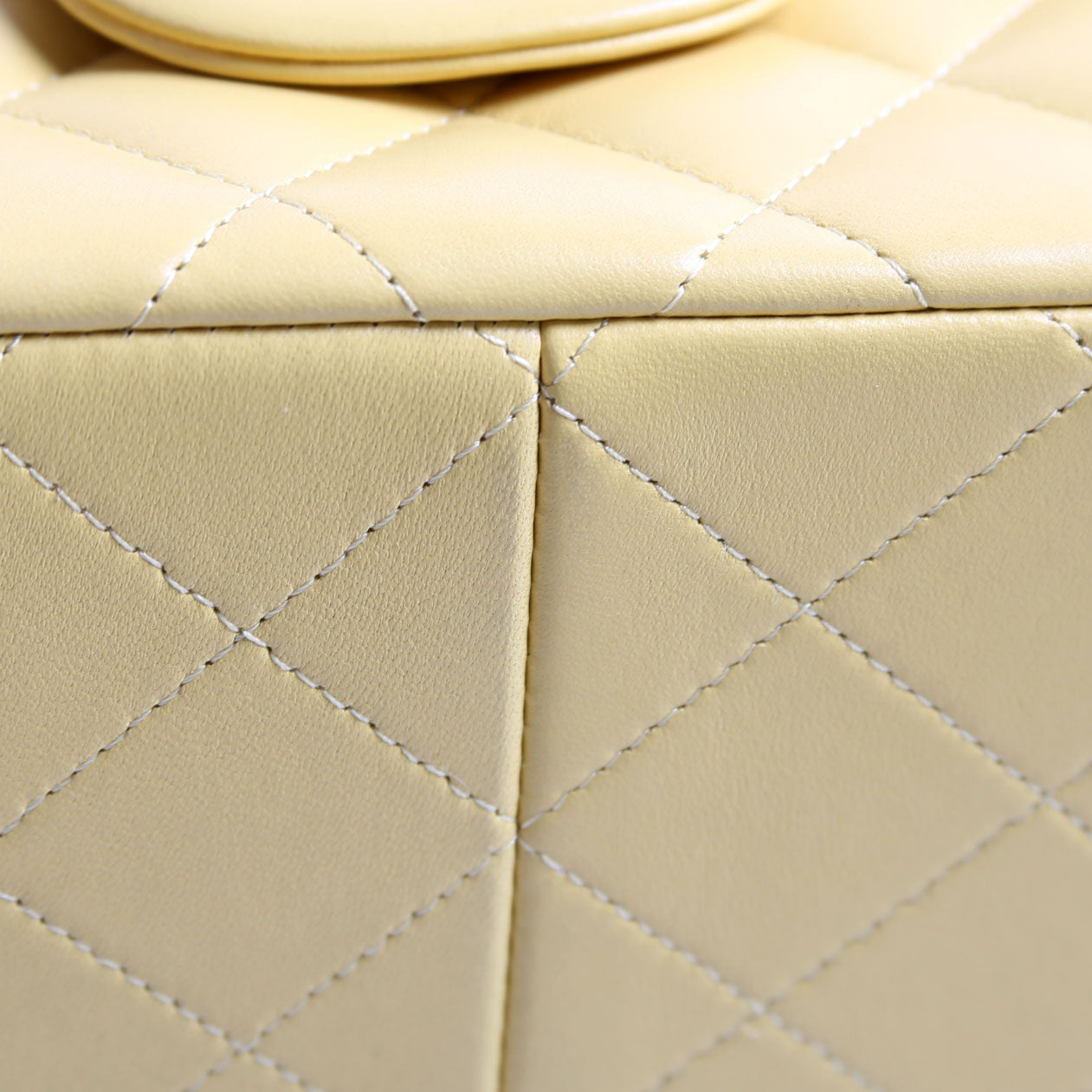 Classic Flap Jumbo Lambskin 21-24M Yellow