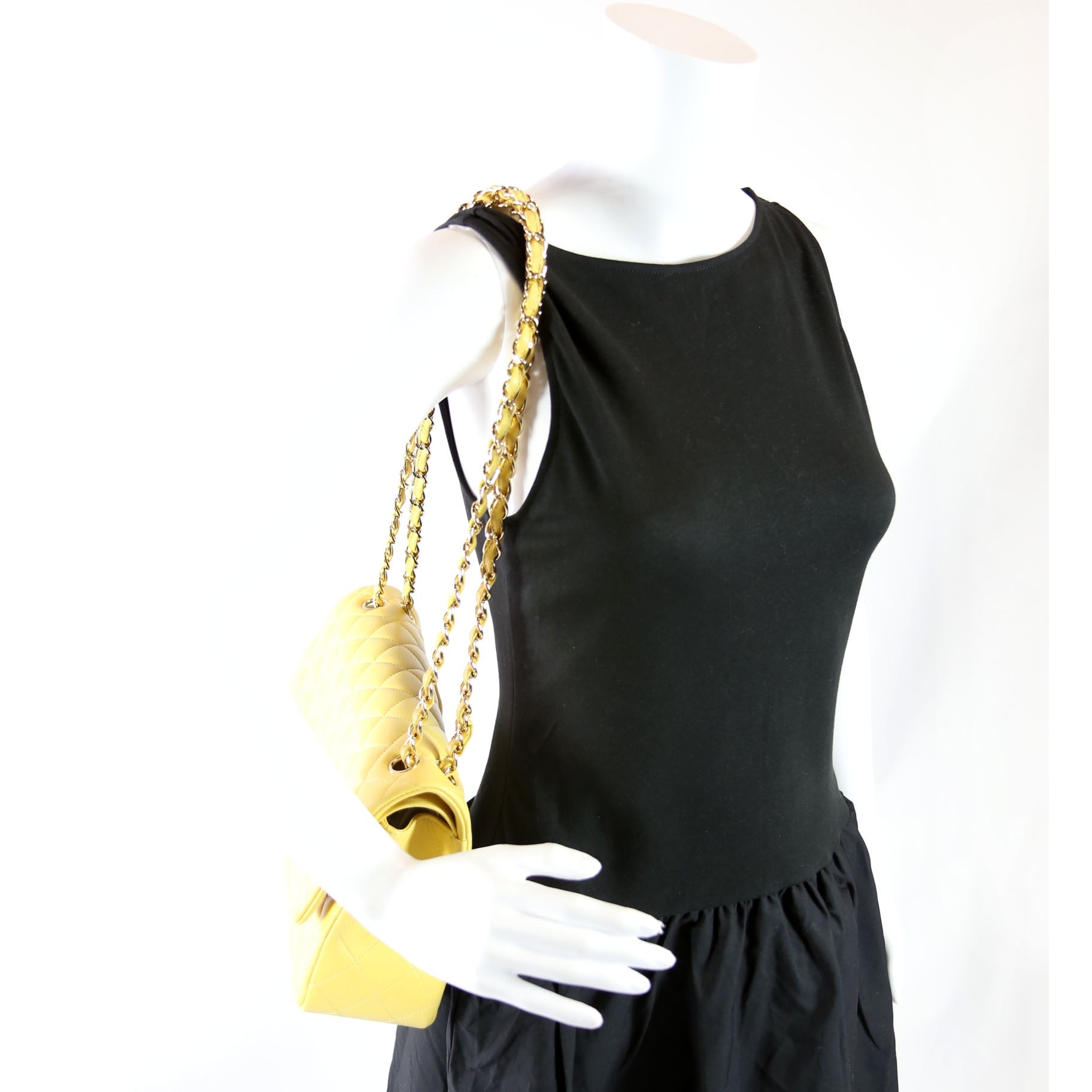 Classic Flap Jumbo Lambskin 21-24M Yellow