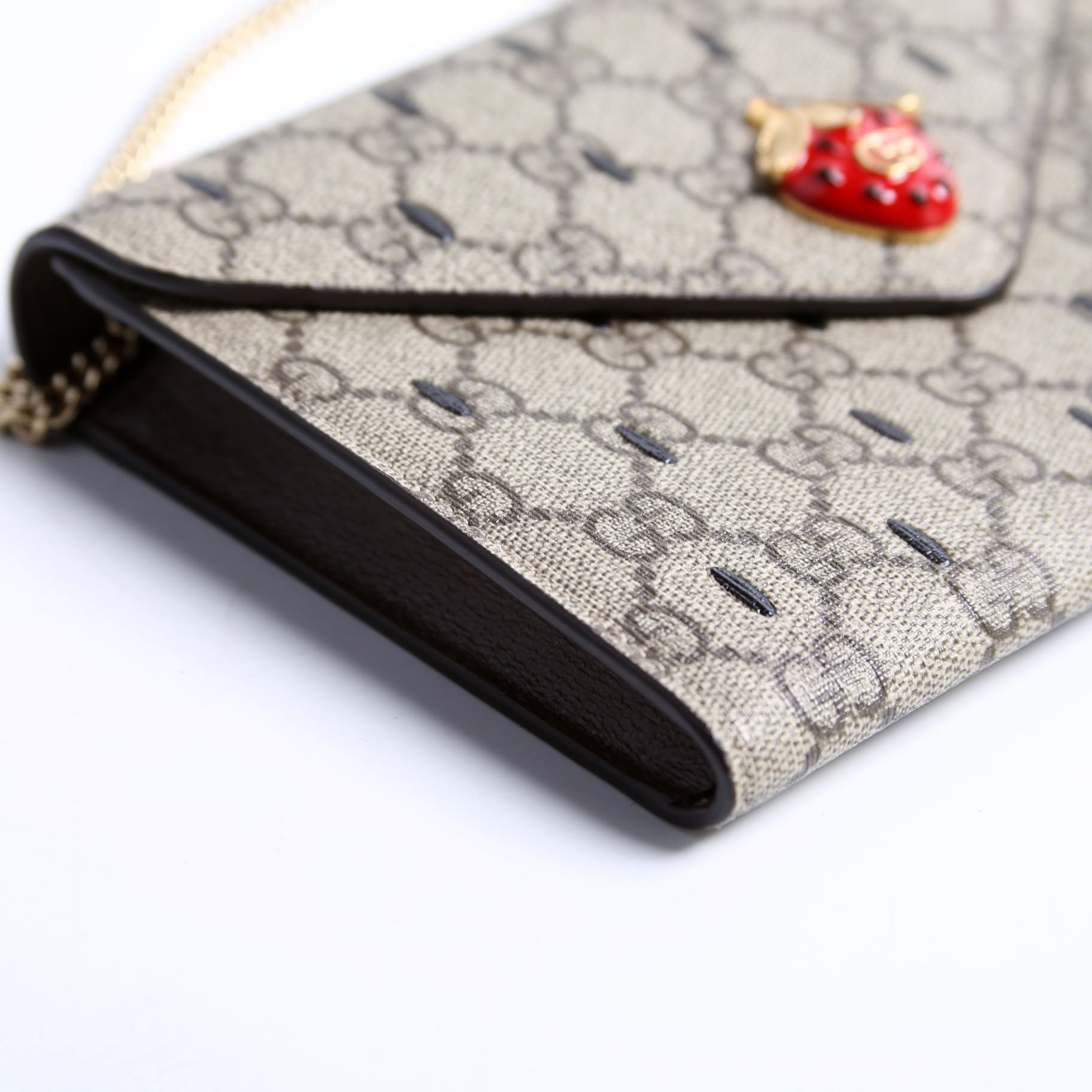 Gucci 726249 GG Supreme Wallet On Chain Strawberry