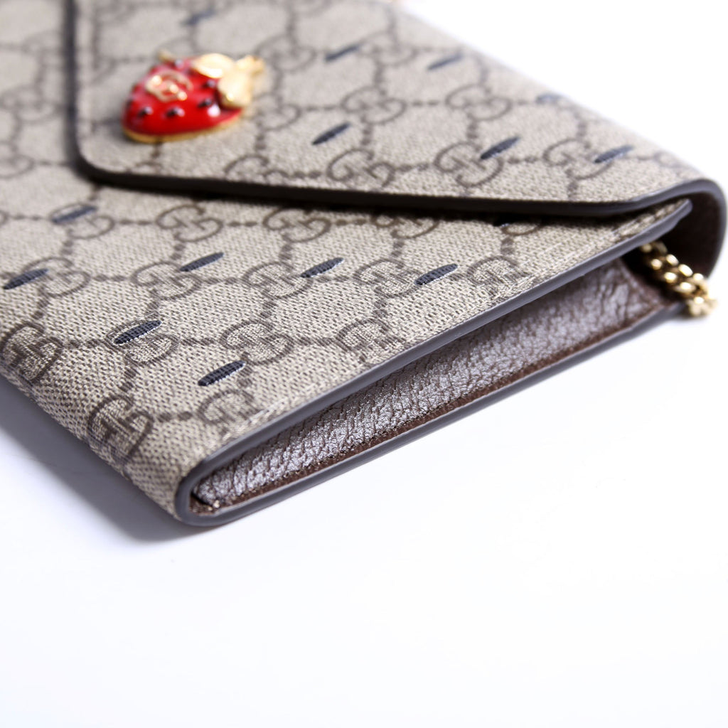 Gucci 726249 GG Supreme Wallet On Chain Strawberry