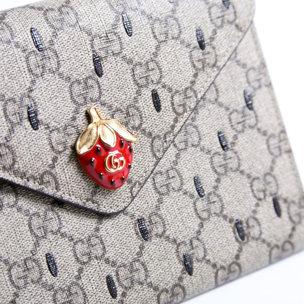 Gucci 726249 GG Supreme Wallet On Chain Strawberry
