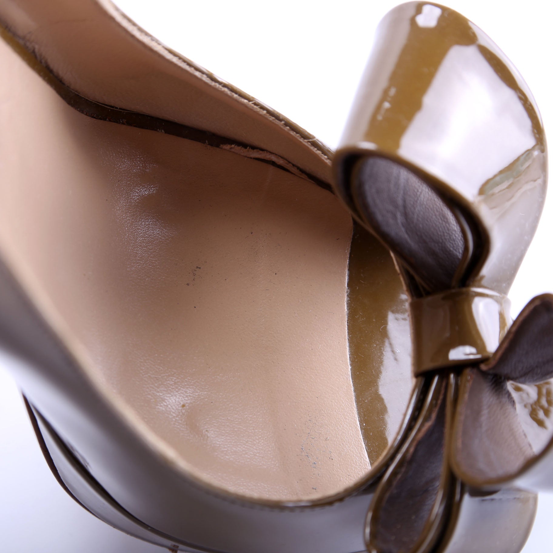 Bow Patent Platform Pumps Size 39 Olive Green
