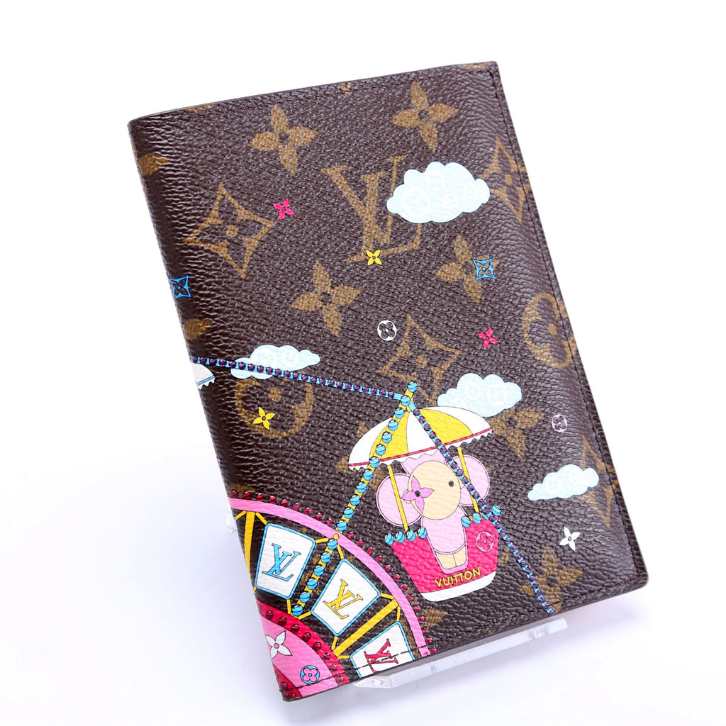 Passport Cover 2020 Christmas Animation Big Wheel Monogram