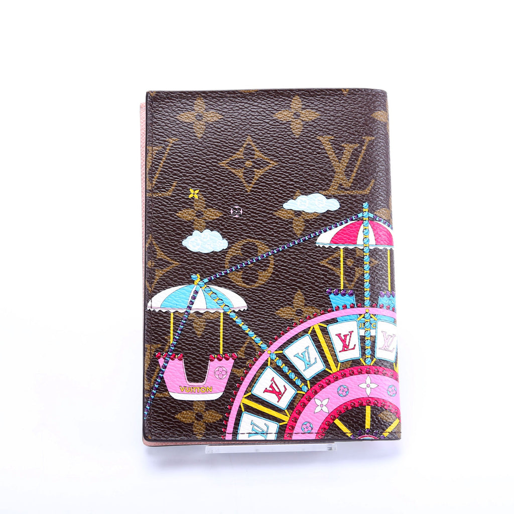 Passport Cover 2020 Christmas Animation Big Wheel Monogram