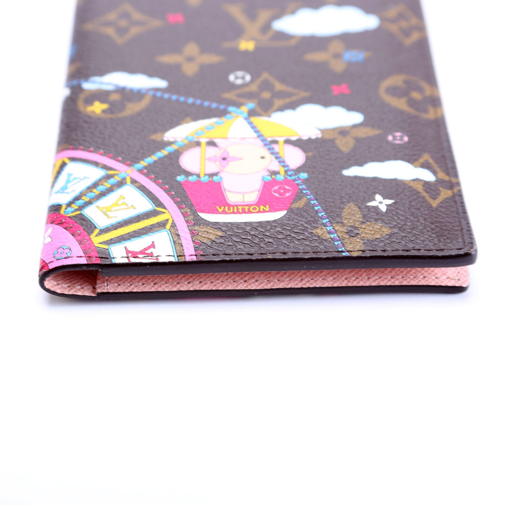 Passport Cover 2020 Christmas Animation Big Wheel Monogram