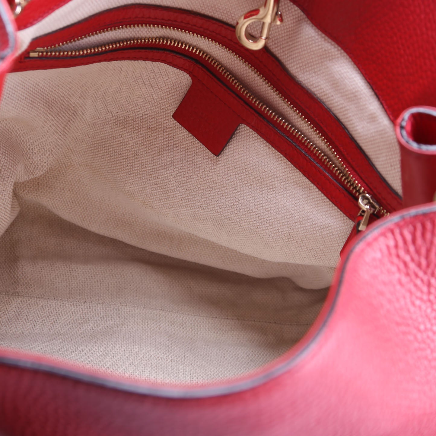 308982 Soho Leather Shoulder Medium Red