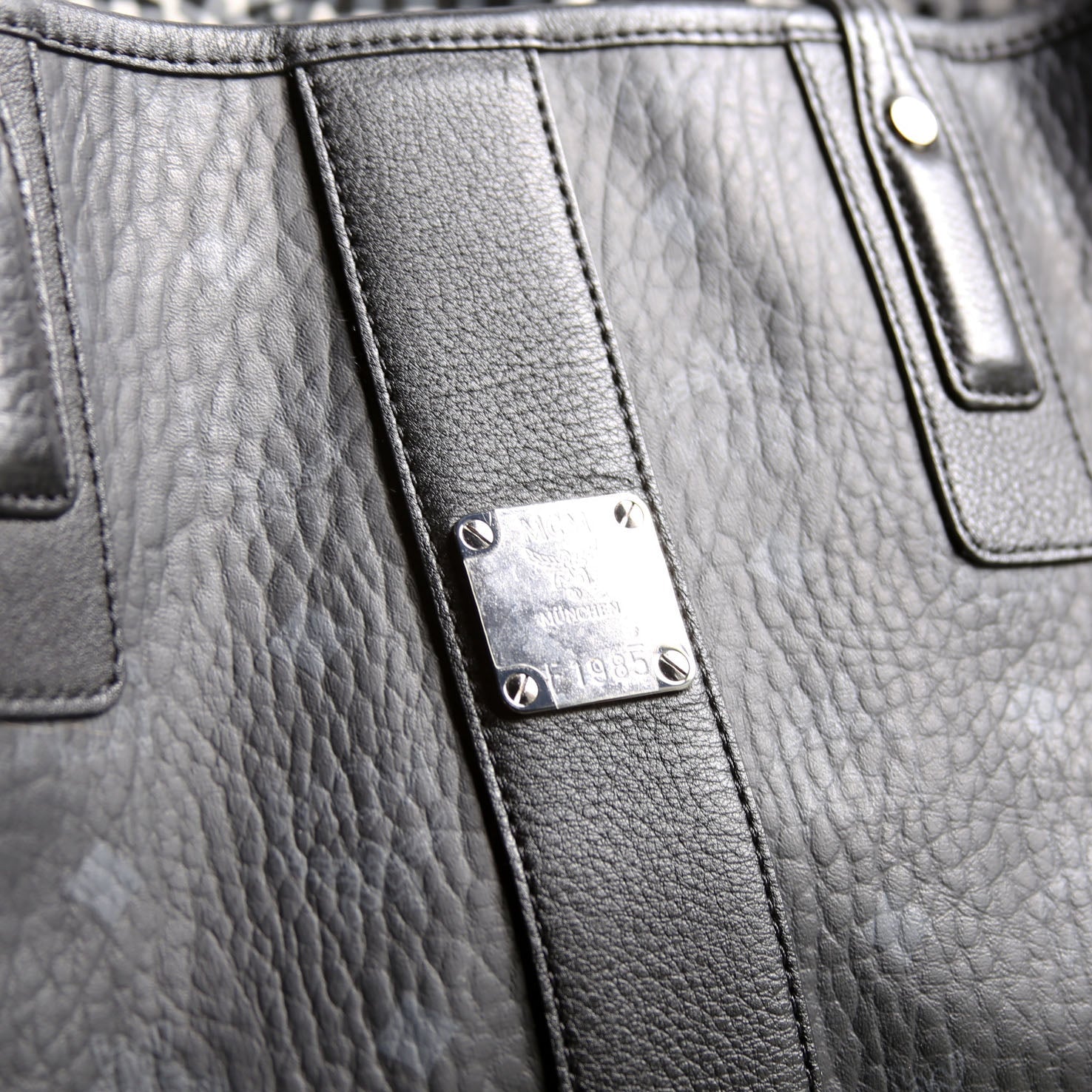 Liz Tote Reversible With Out Pouch Medium Black