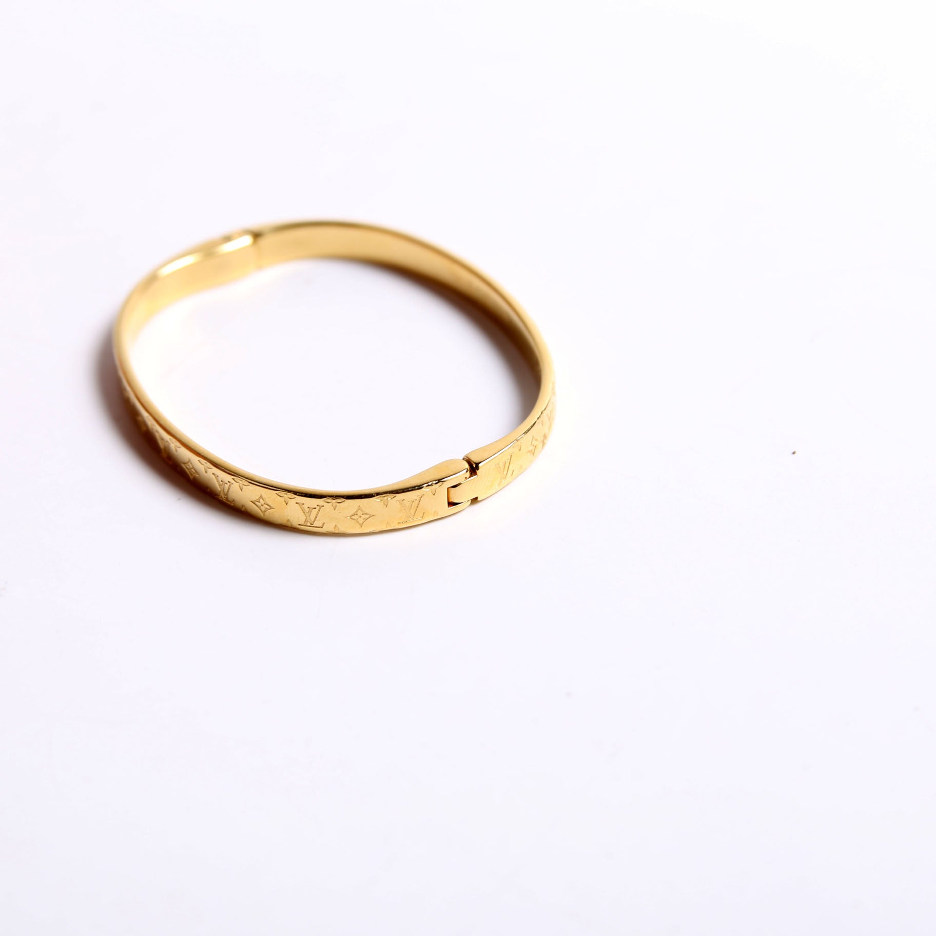 M1029M Nanogram Cuff Size Medium Gold
