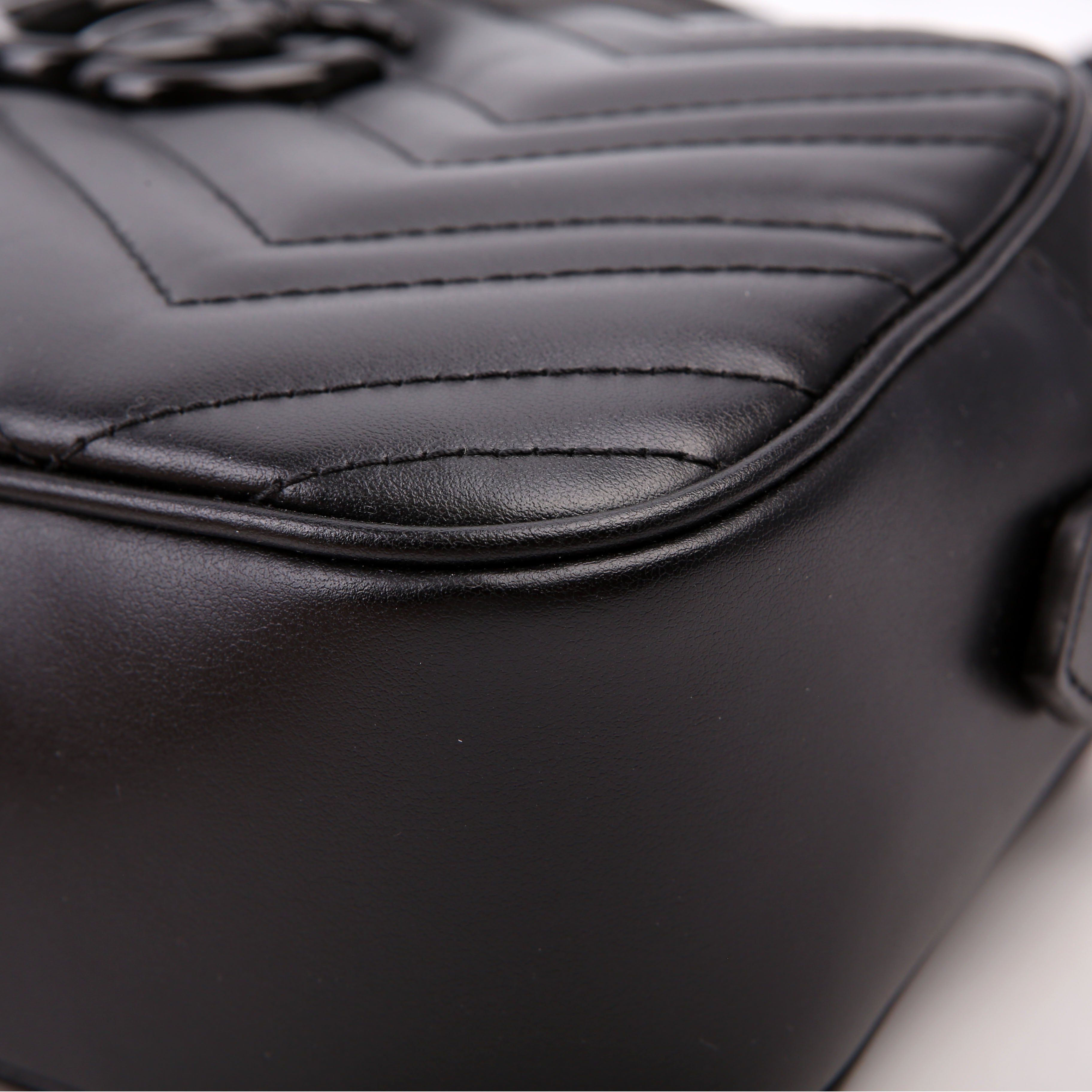 447632 Marmont Small Leather Camera Black