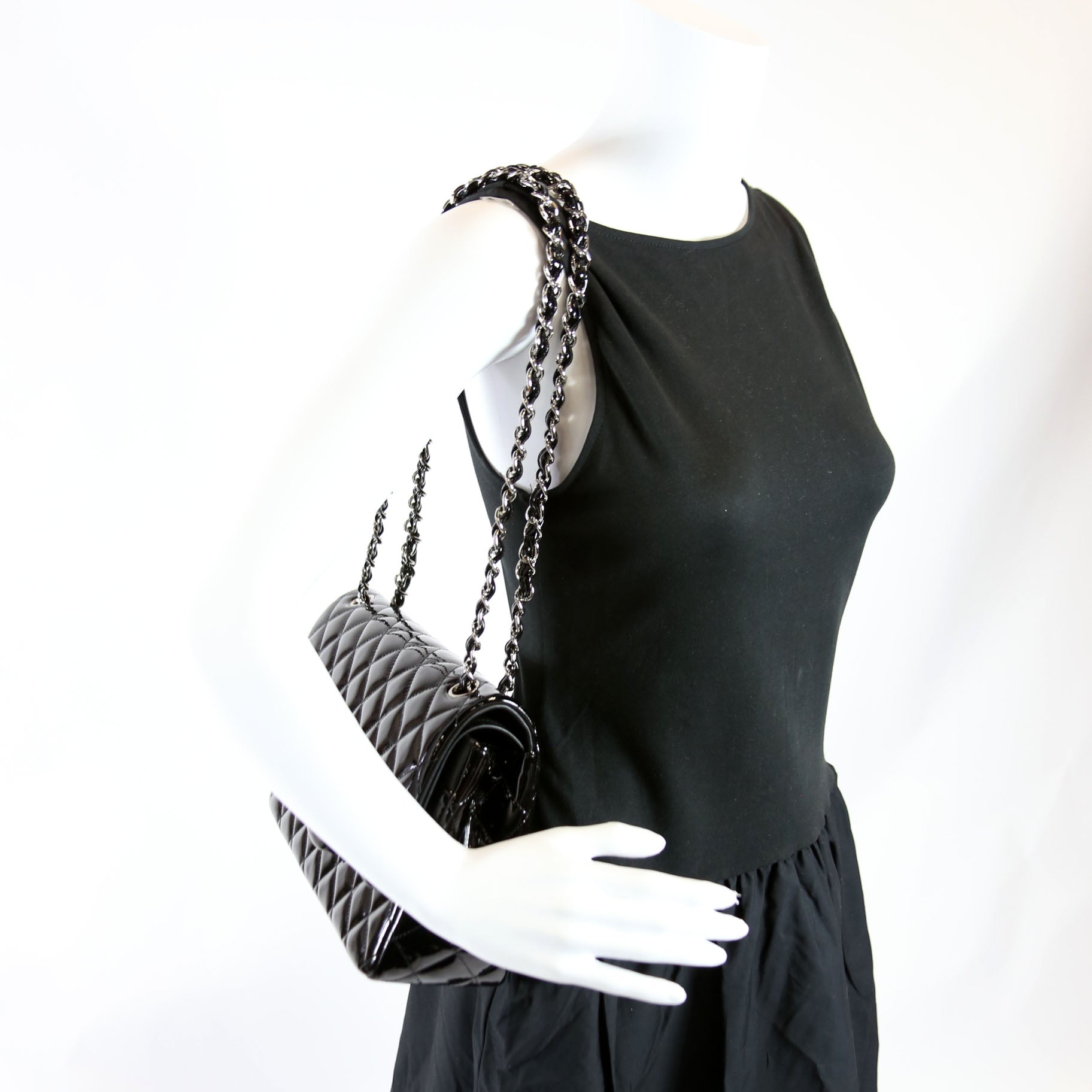 Classic Flap Jumbo Patent 17-20M Black