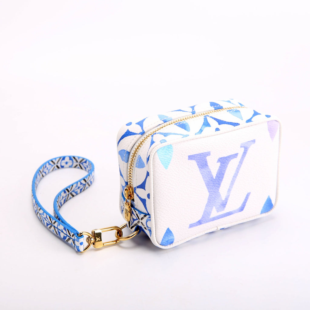 Wapity Case By The Pool 2.0 Giant Monogram