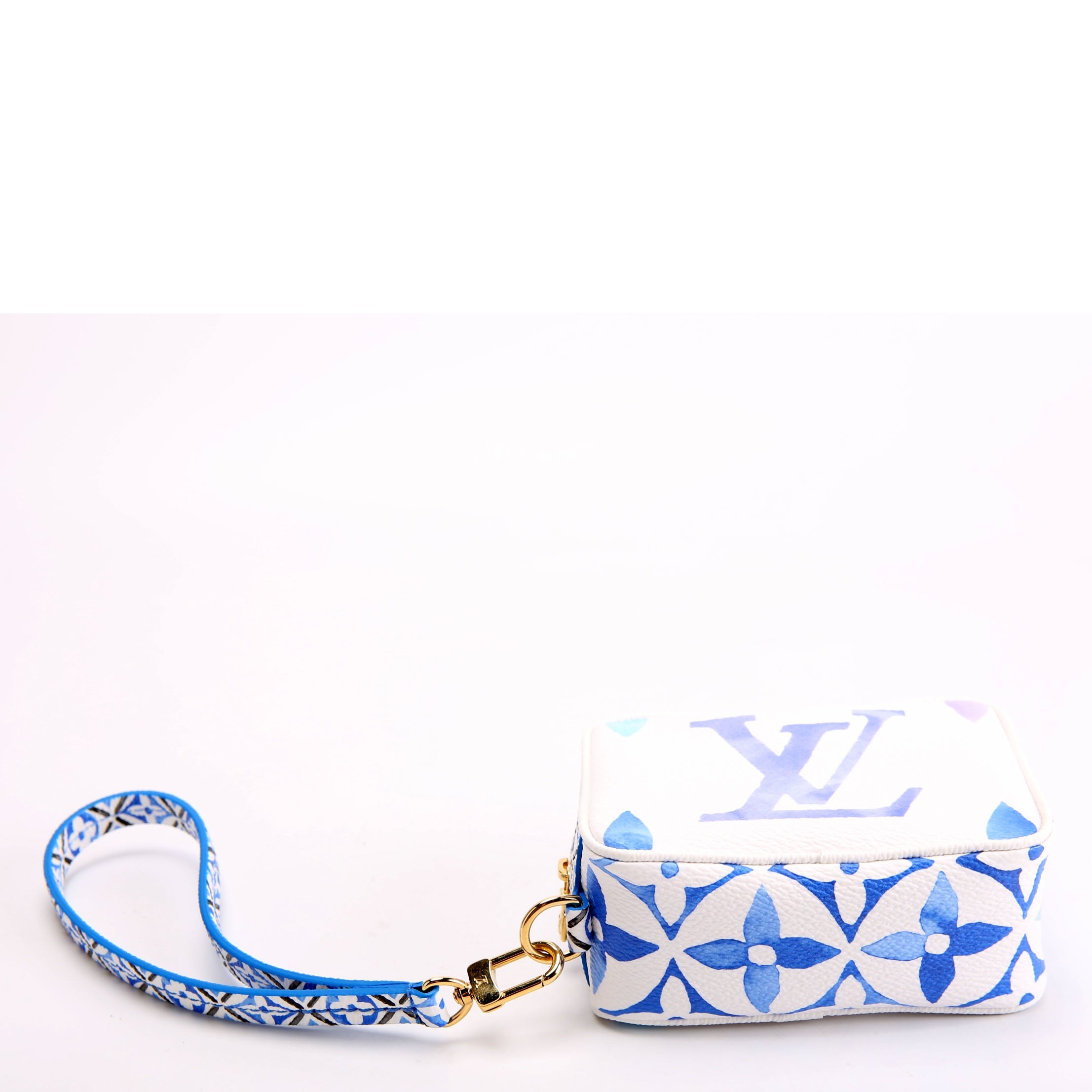 Wapity Case By The Pool 2.0 Giant Monogram