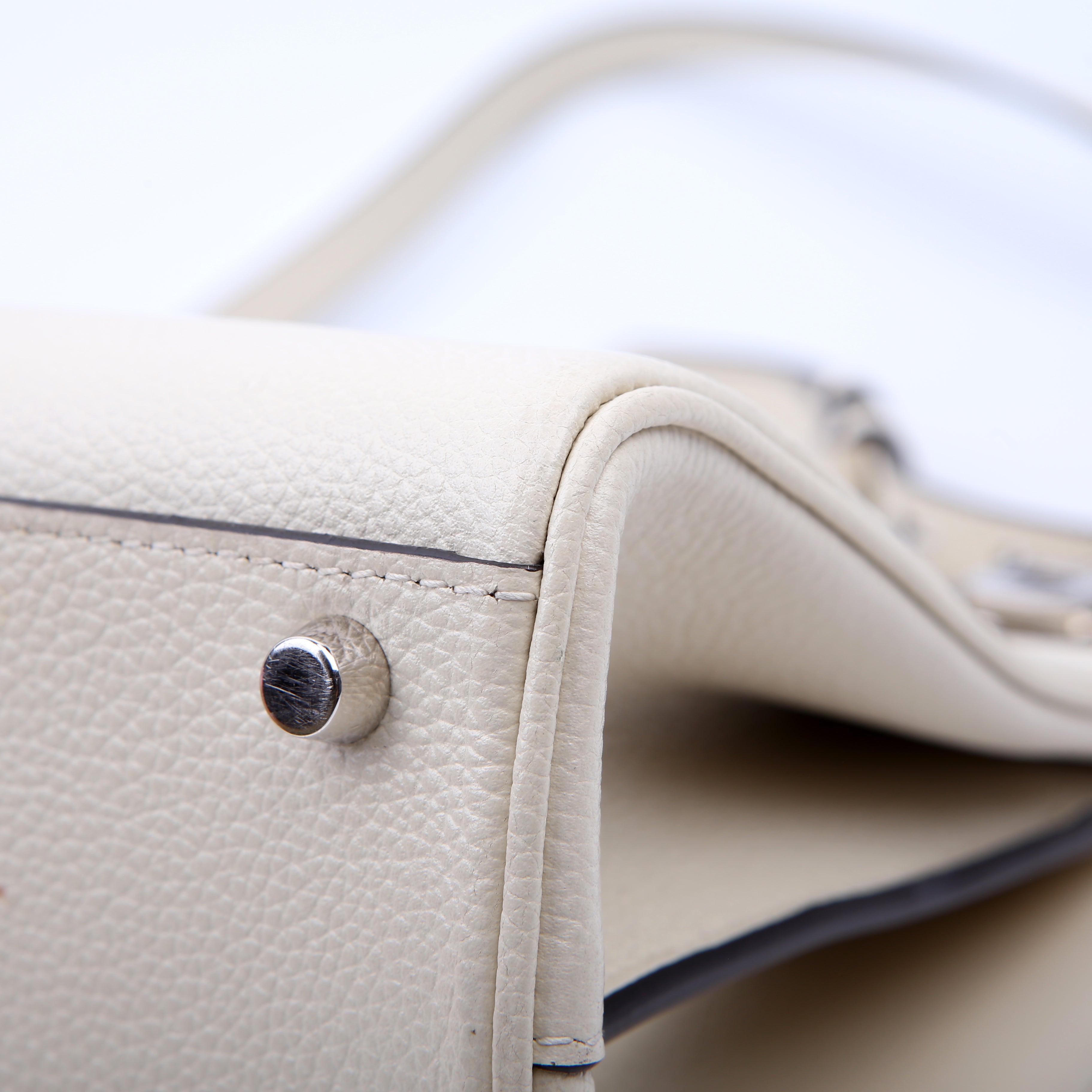 569712 Zumi Top Handle Small White