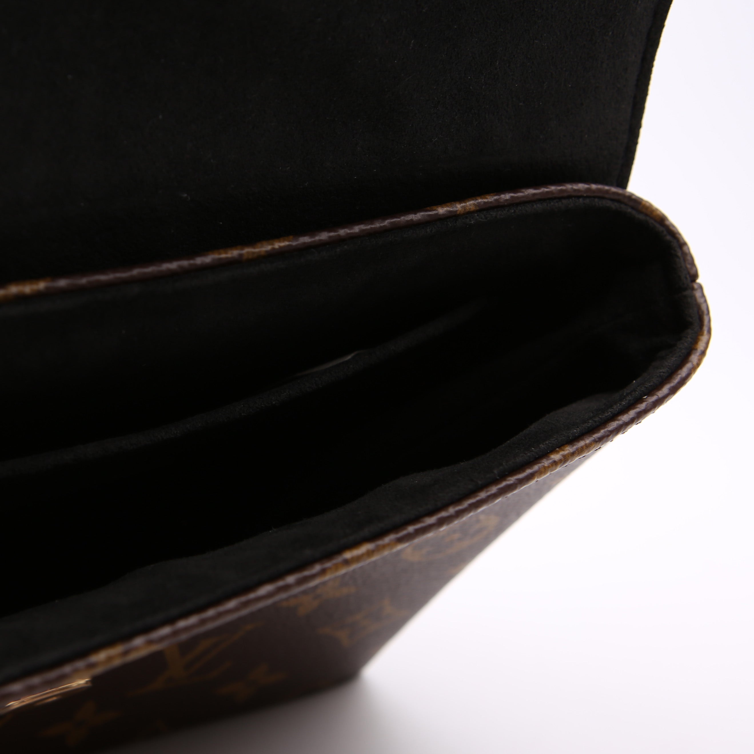 Locky BB Monogram Black