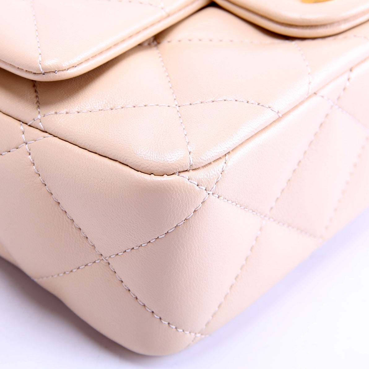 Classic Flap Mini Sweetheart Chain Caviar RFID Beige