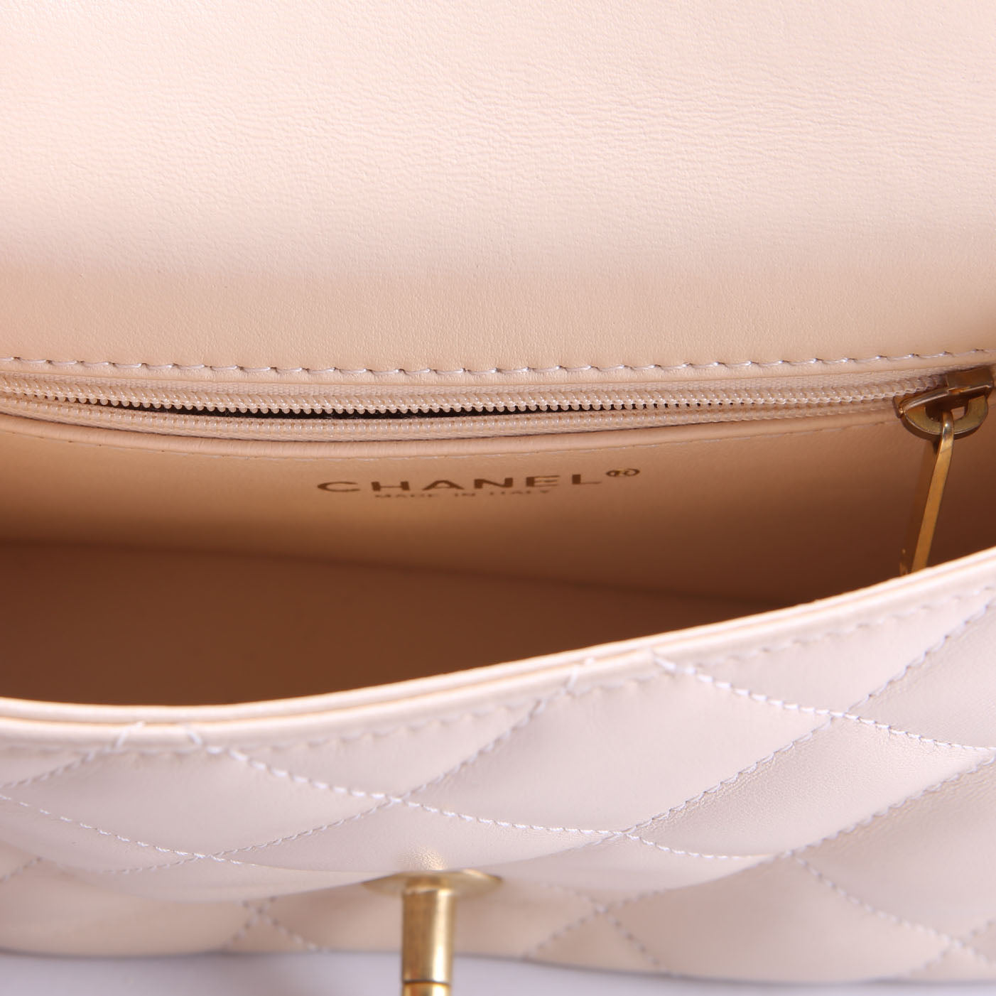 Classic Flap Mini Sweetheart Chain Caviar RFID Beige