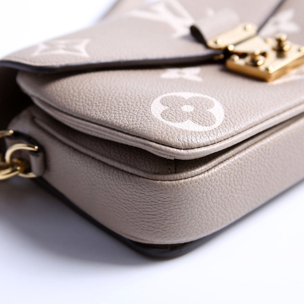 Pochette Metis East West Bicolor Empreinte Turtle Dove
