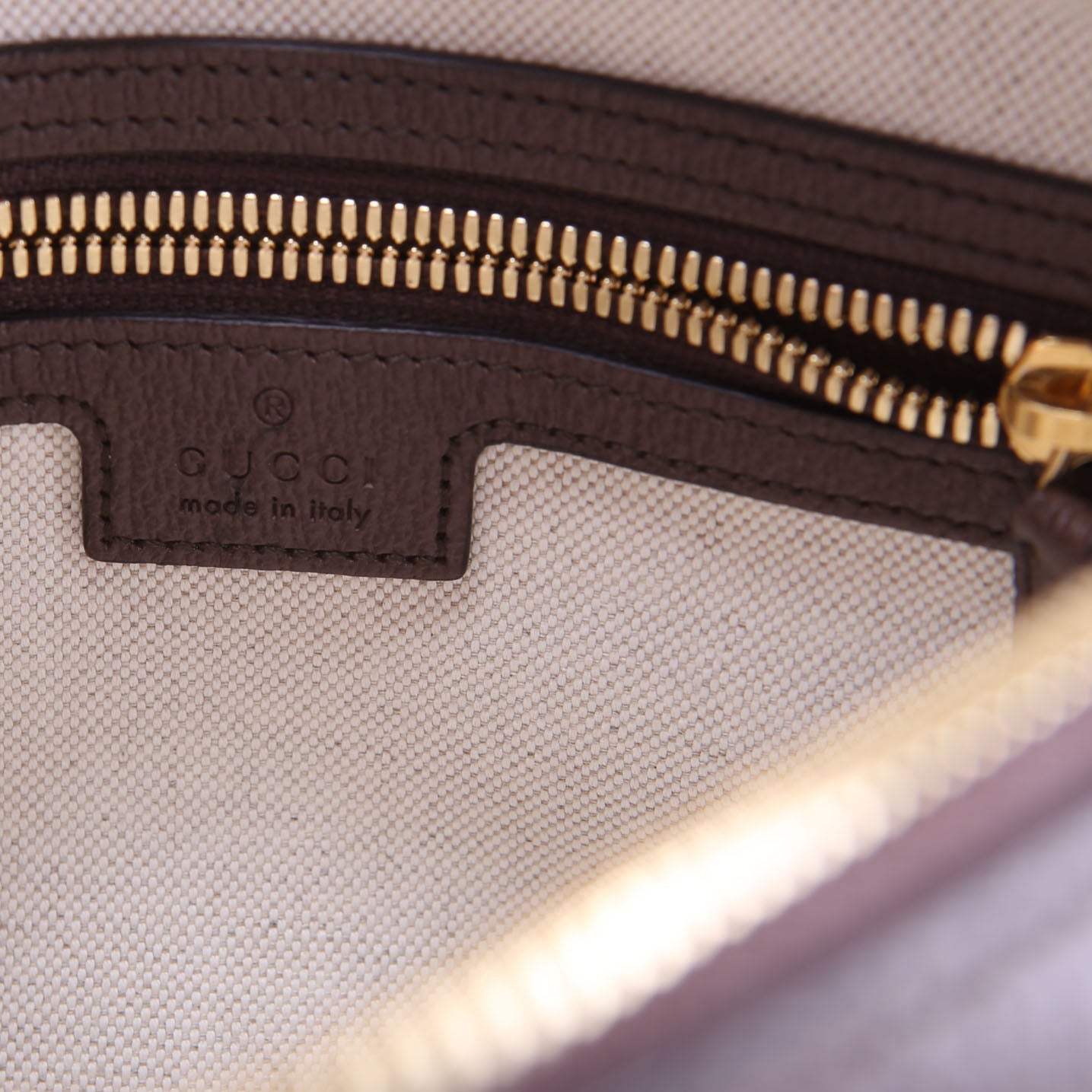 Gucci 675891 Jumbo GG Canvas Messenger