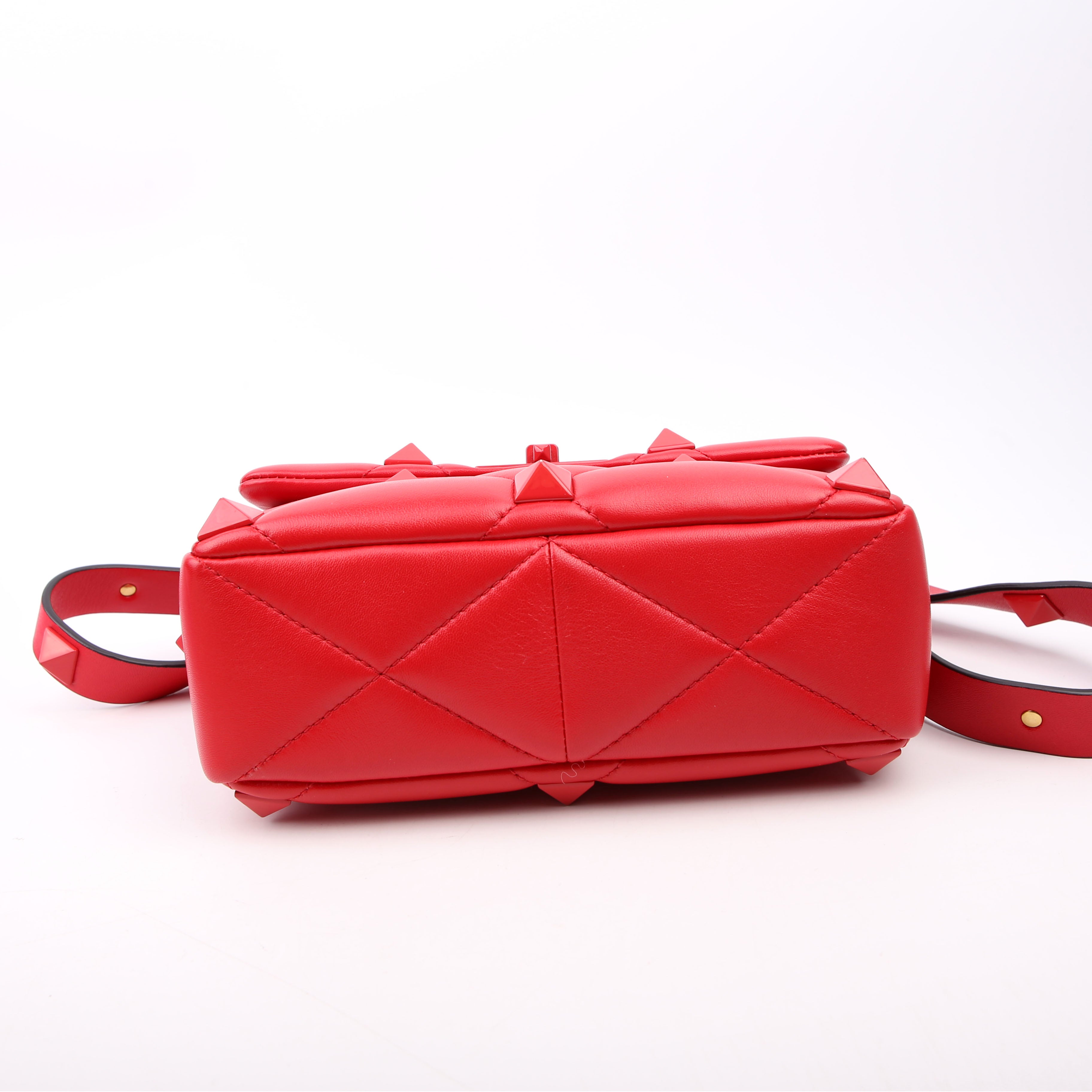 Roman Stud Monochrome Medium Red