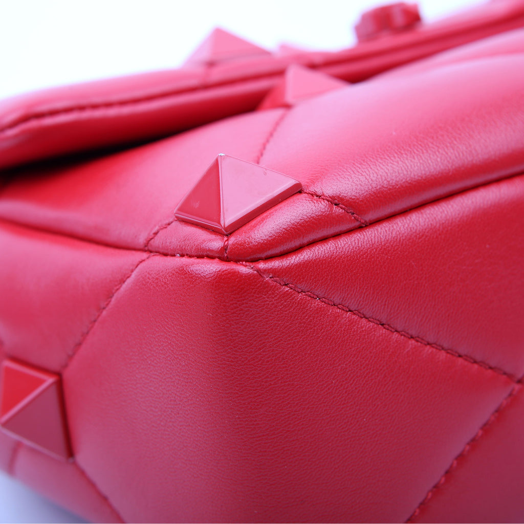 Roman Stud Monochrome Medium Red