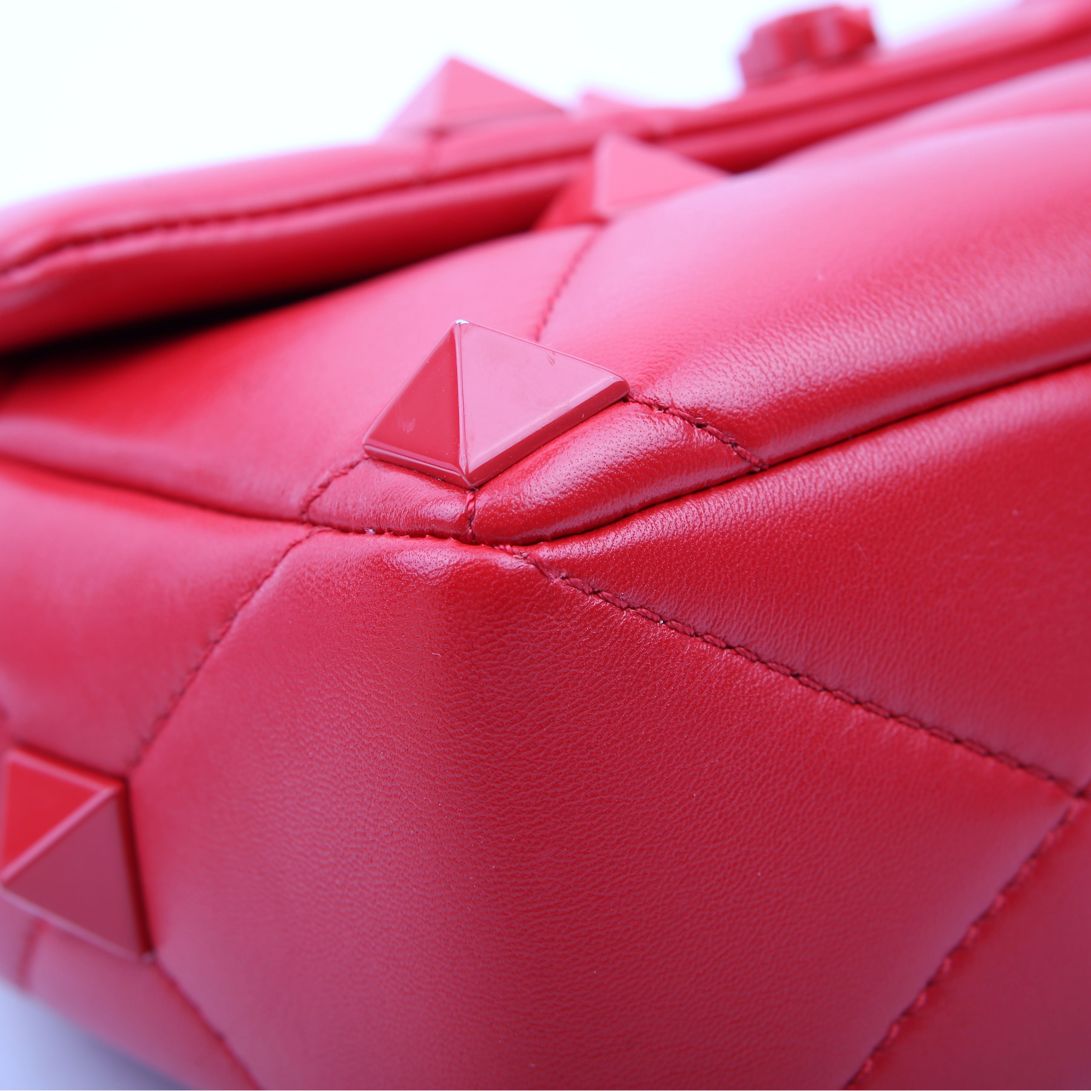 Roman Stud Monochrome Medium Red