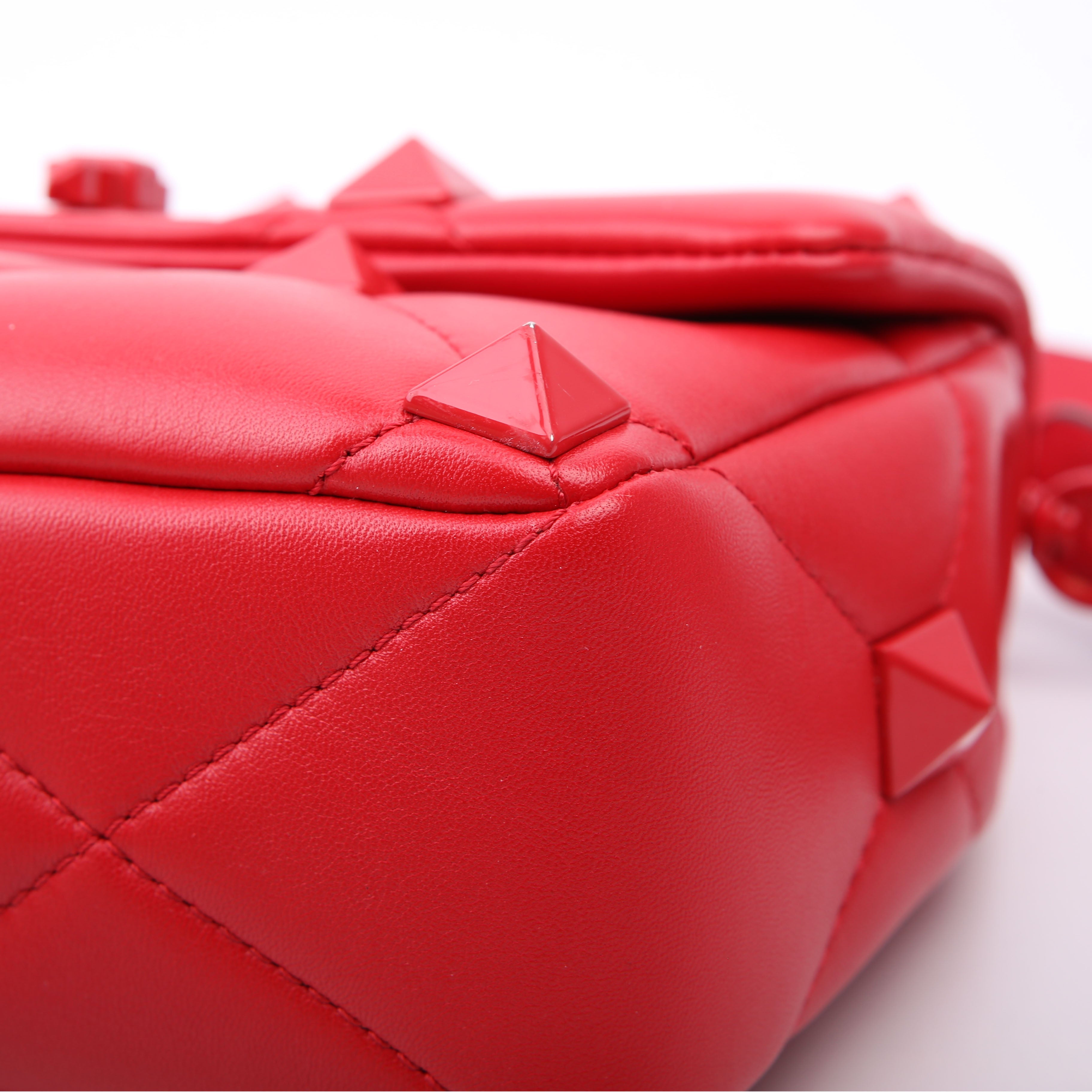 Roman Stud Monochrome Medium Red