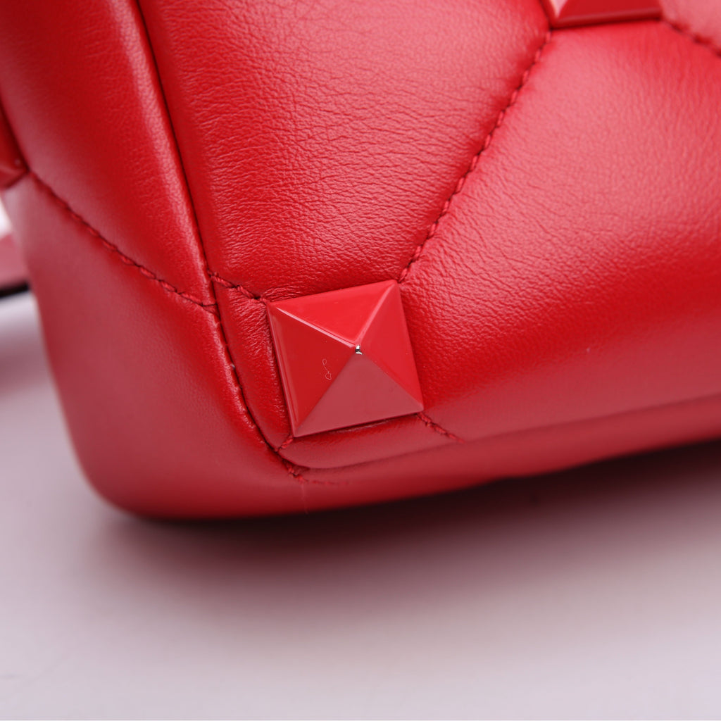 Roman Stud Monochrome Medium Red
