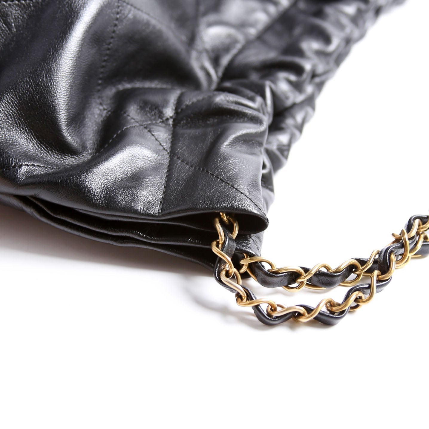 Chanel 22 Quilted Medium Hobo RFID Black