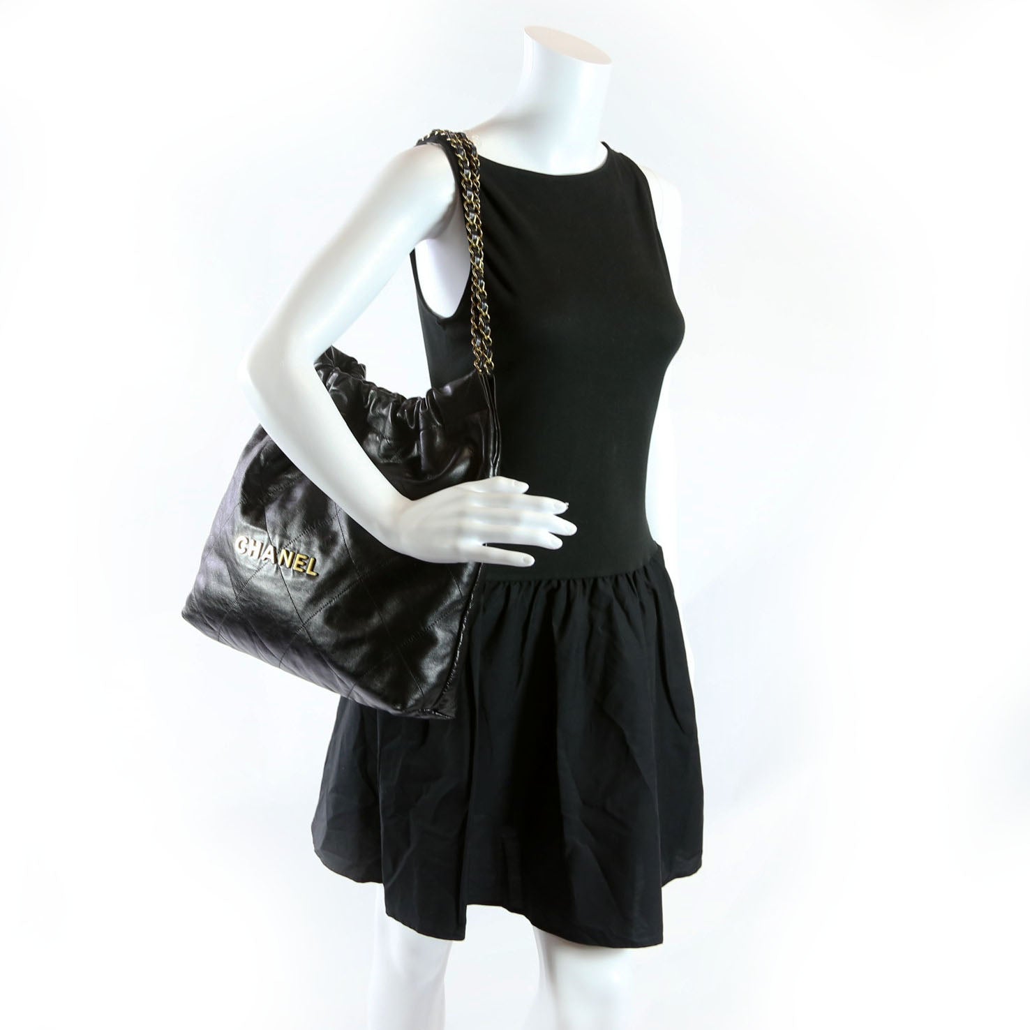 Chanel 22 Quilted Medium Hobo RFID Black