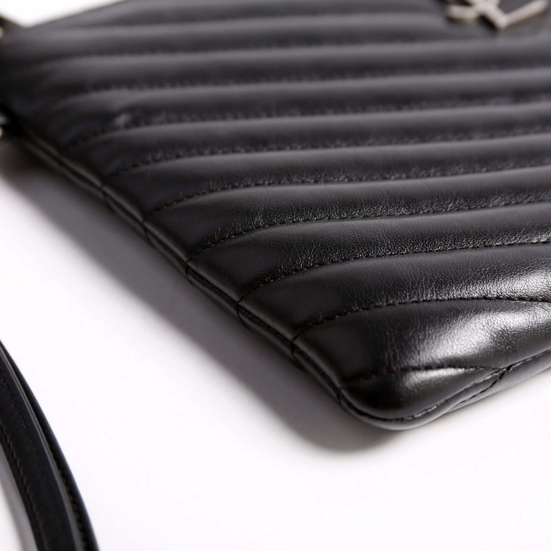 379039 A5 Matelasse Pouch Black