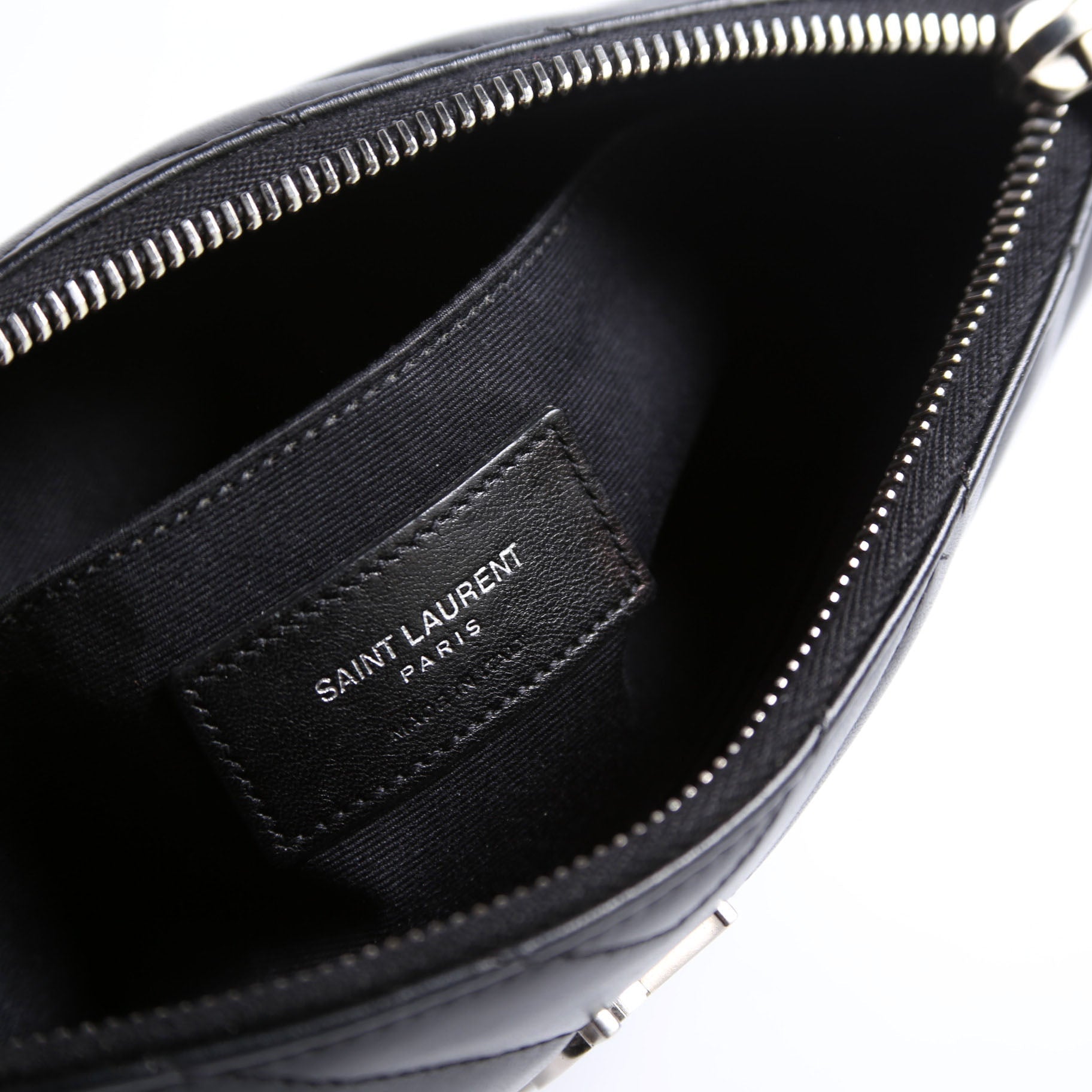 379039 A5 Matelasse Pouch Black