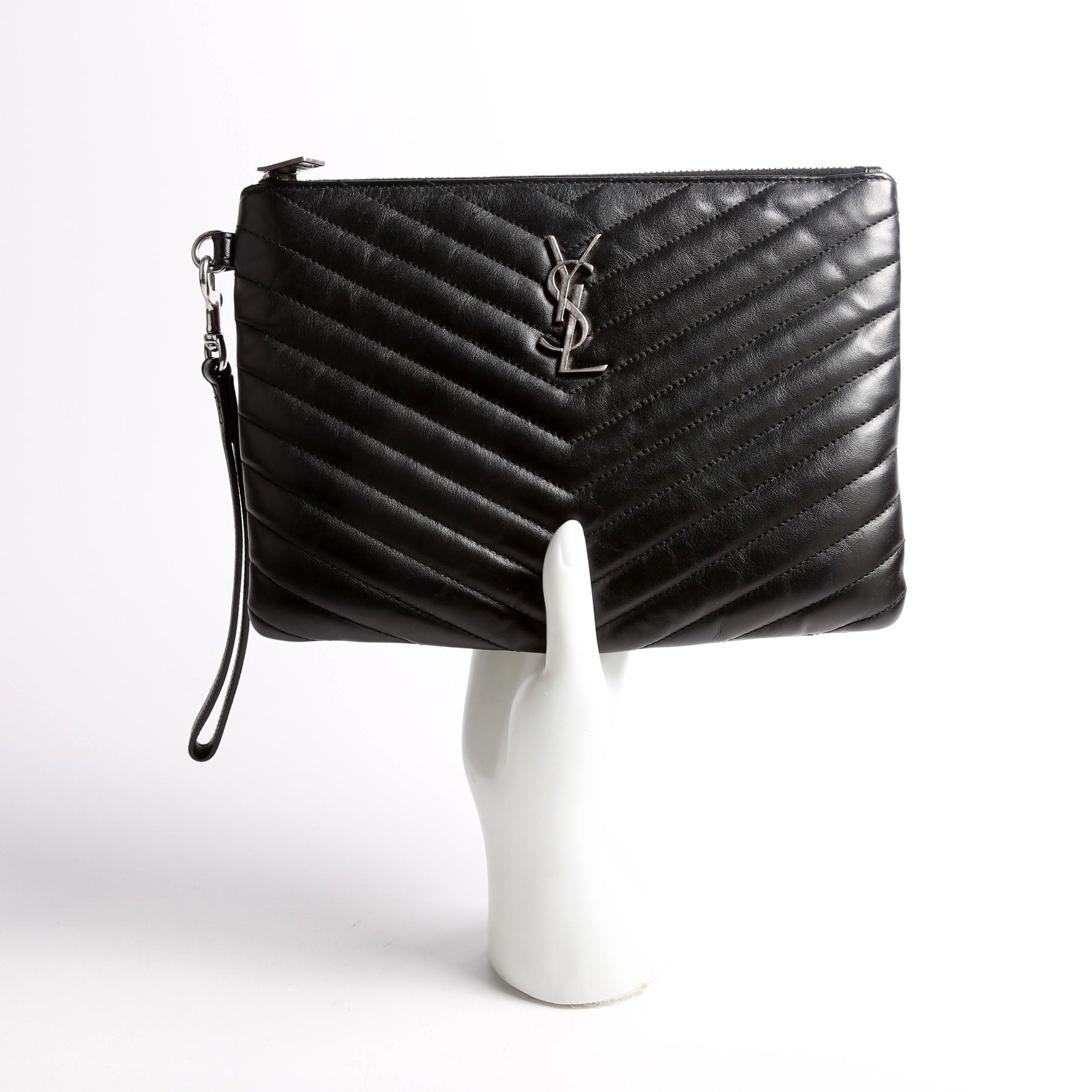379039 A5 Matelasse Pouch Black