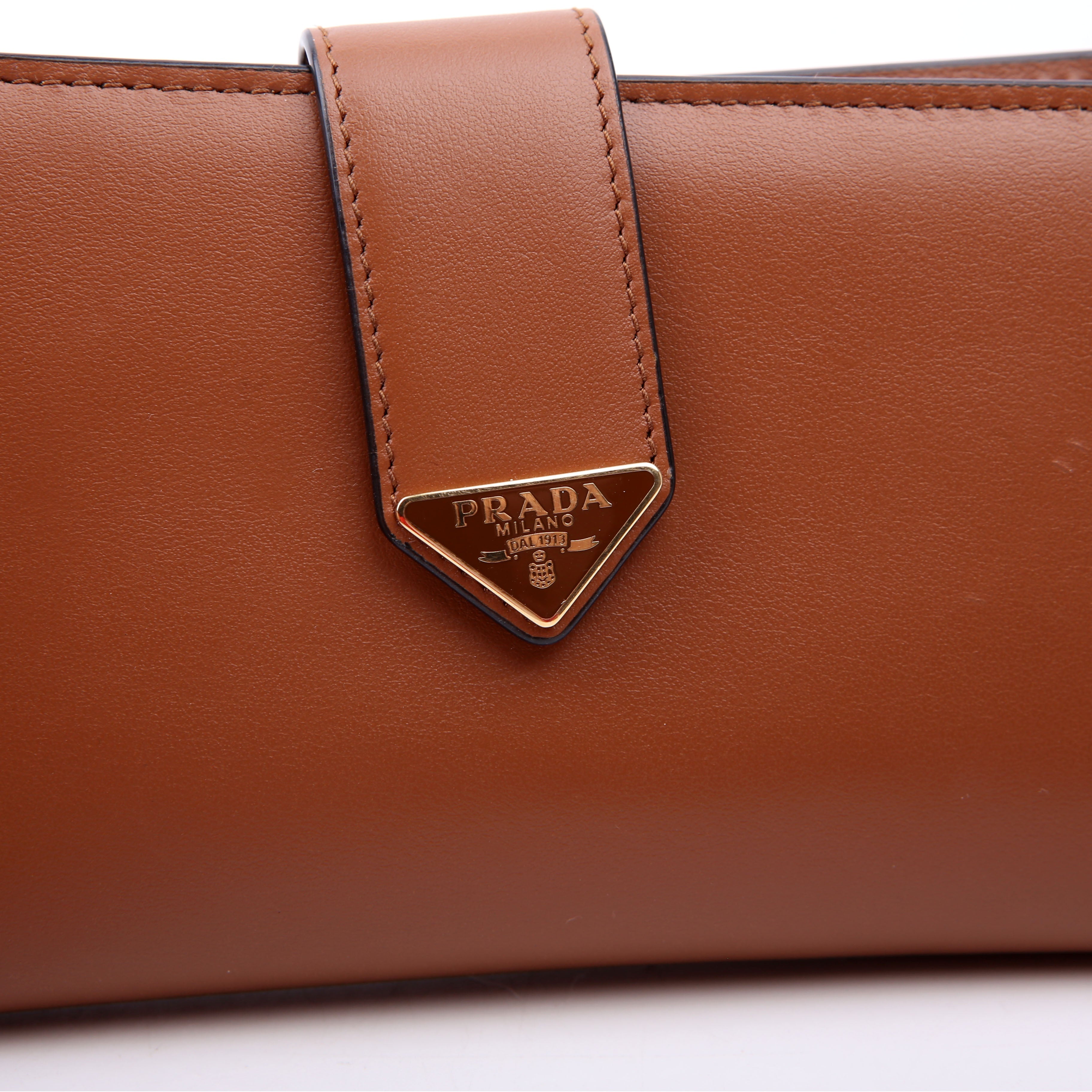 Triangle Logo Large Wallet Brown