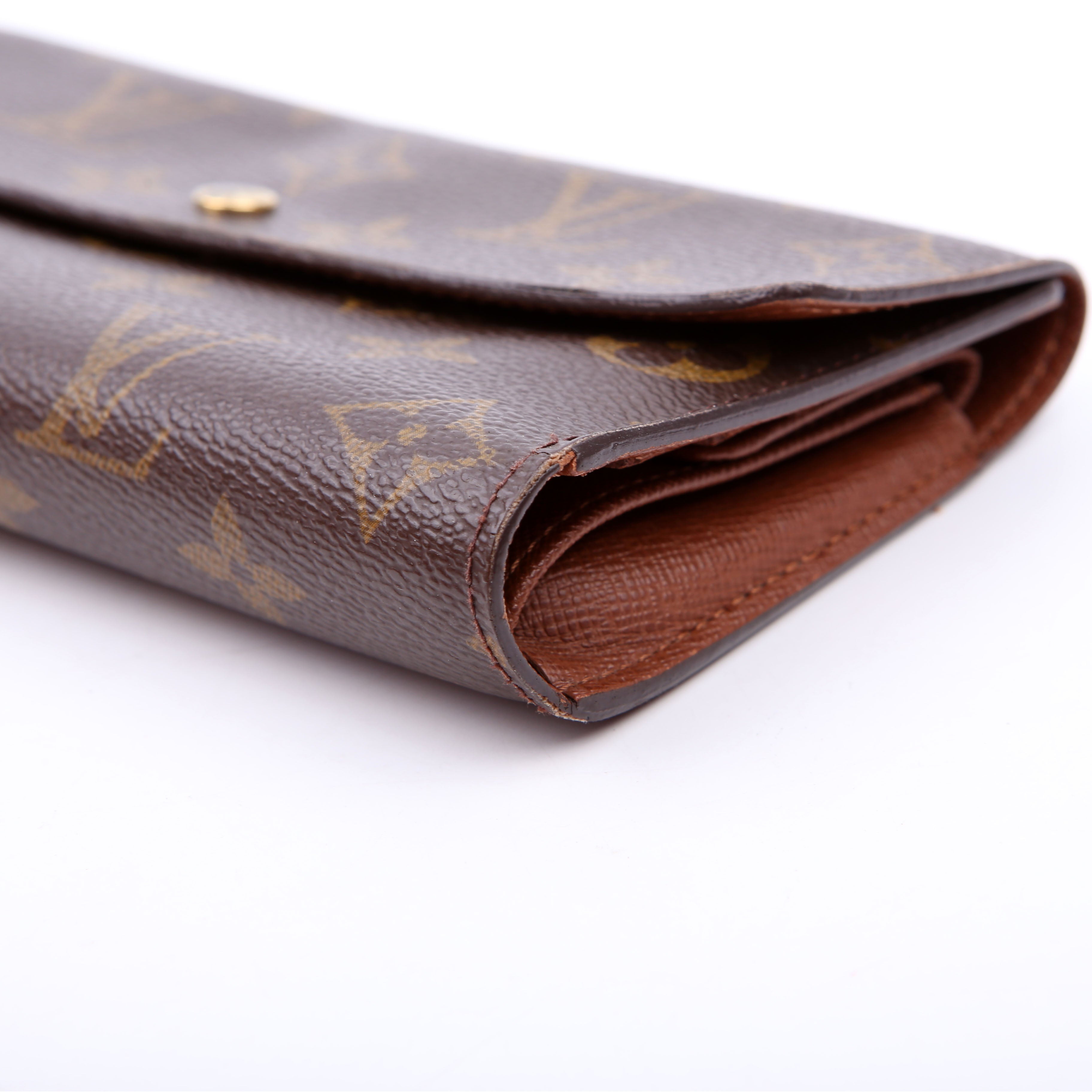 International Wallet Monogram