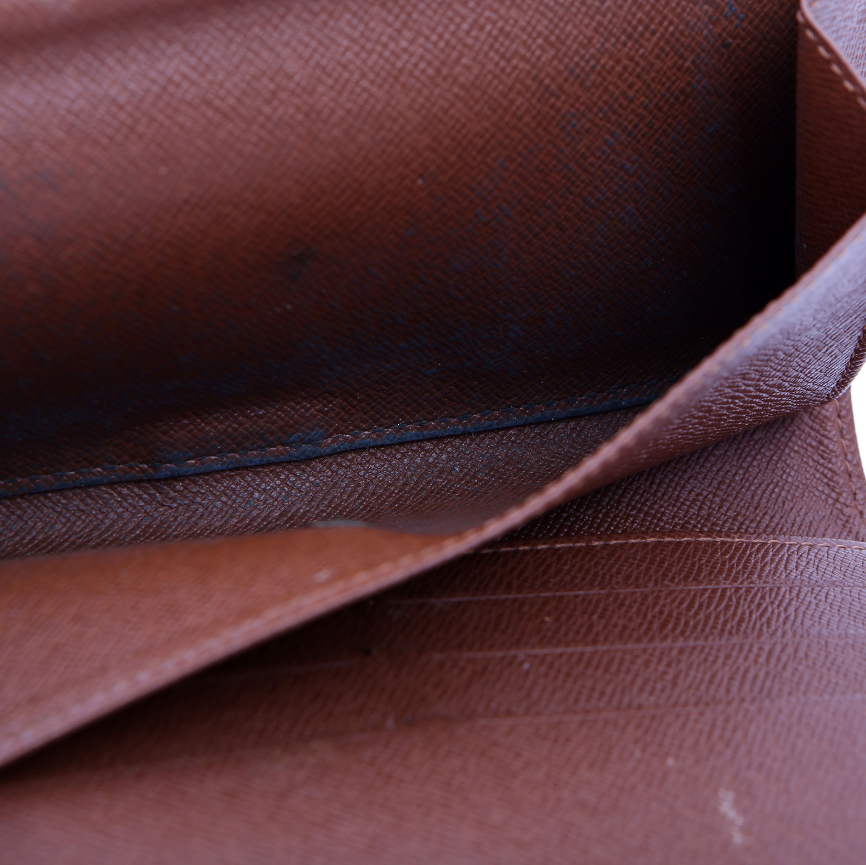 International Wallet Monogram