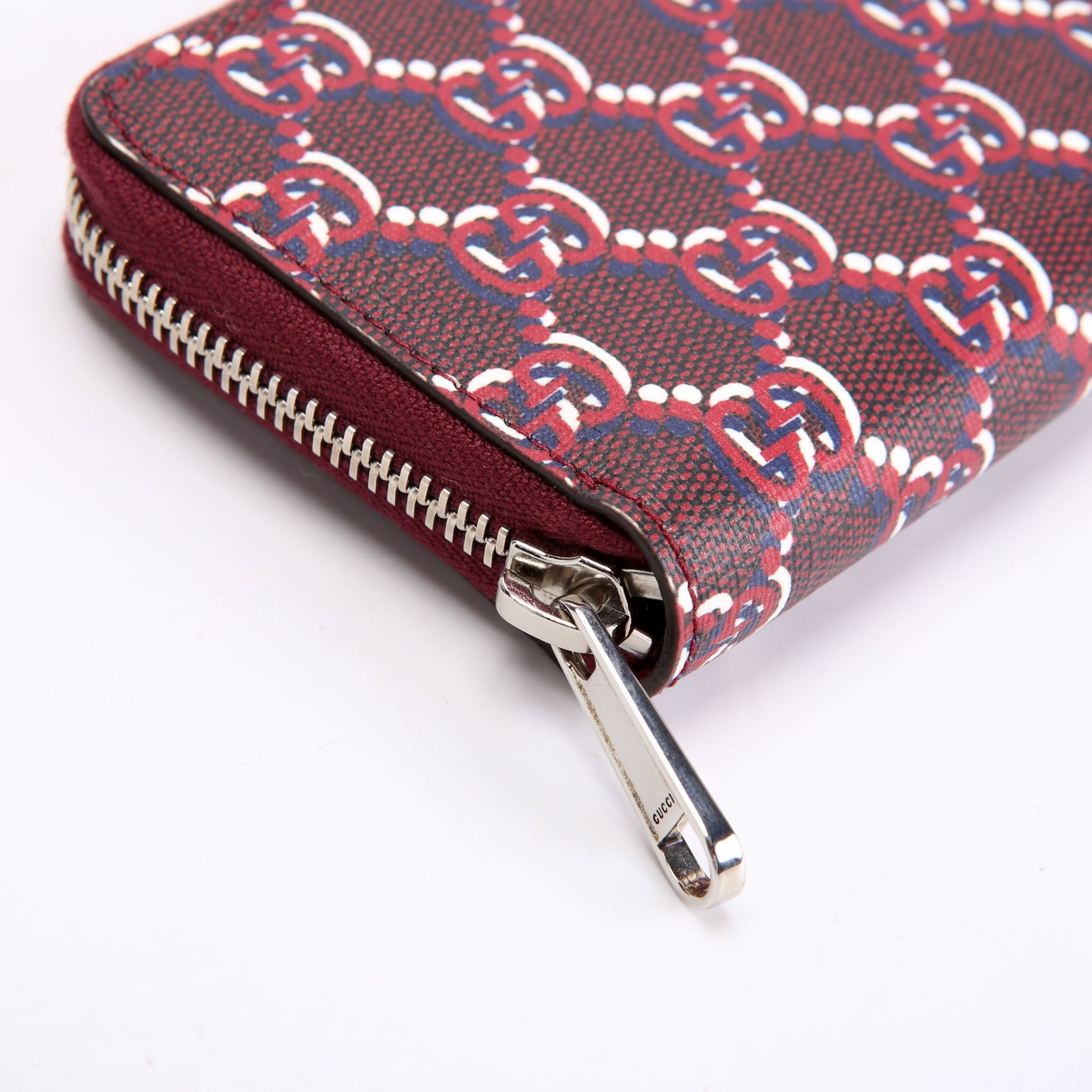802024 GG Supreme Shadow Compact Wallet Red/Blue