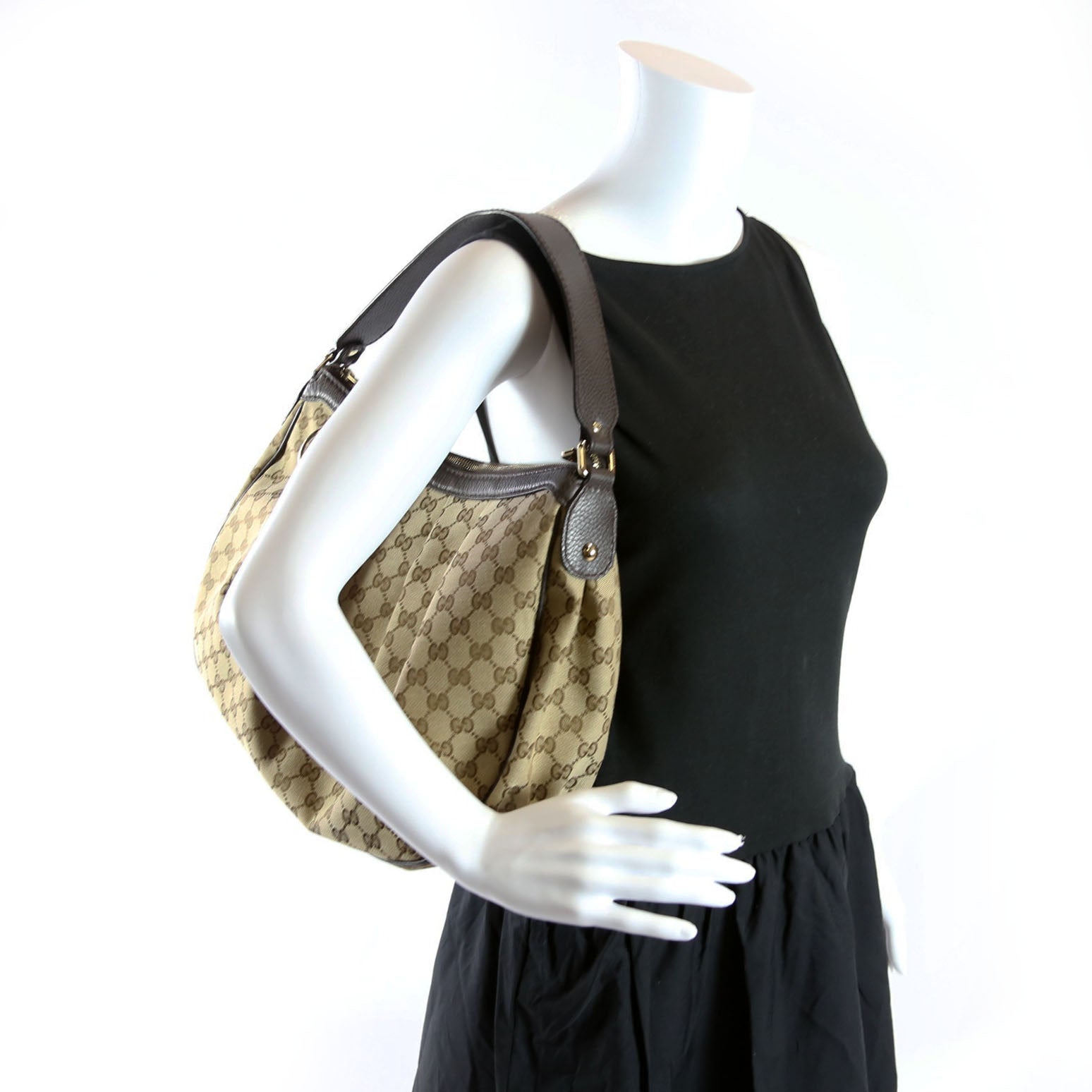 364843 GG Canvas Sukey Hobo Medium Brown
