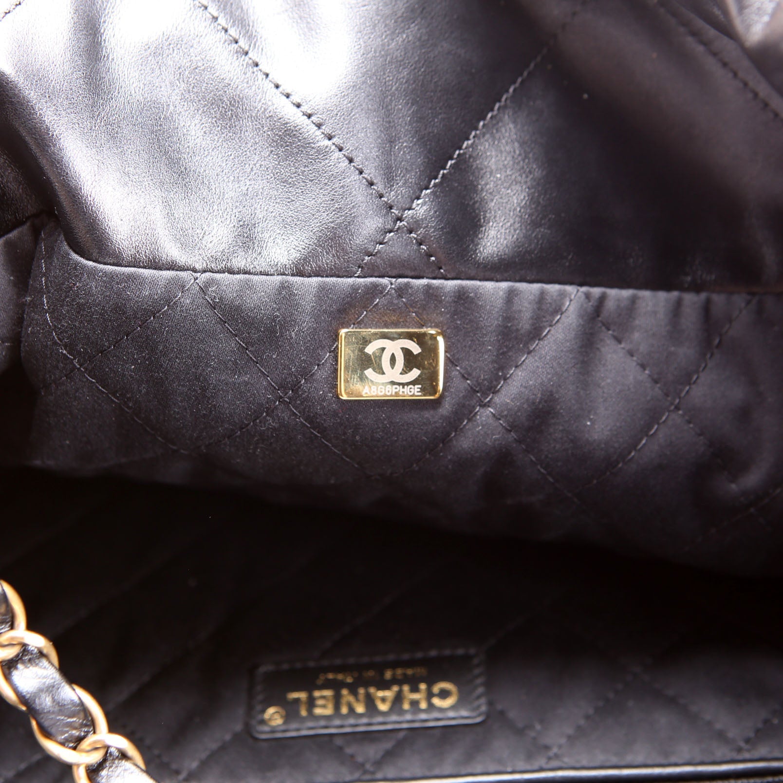 Chanel 22 Quilted Medium Hobo (RFID) Black/Gold